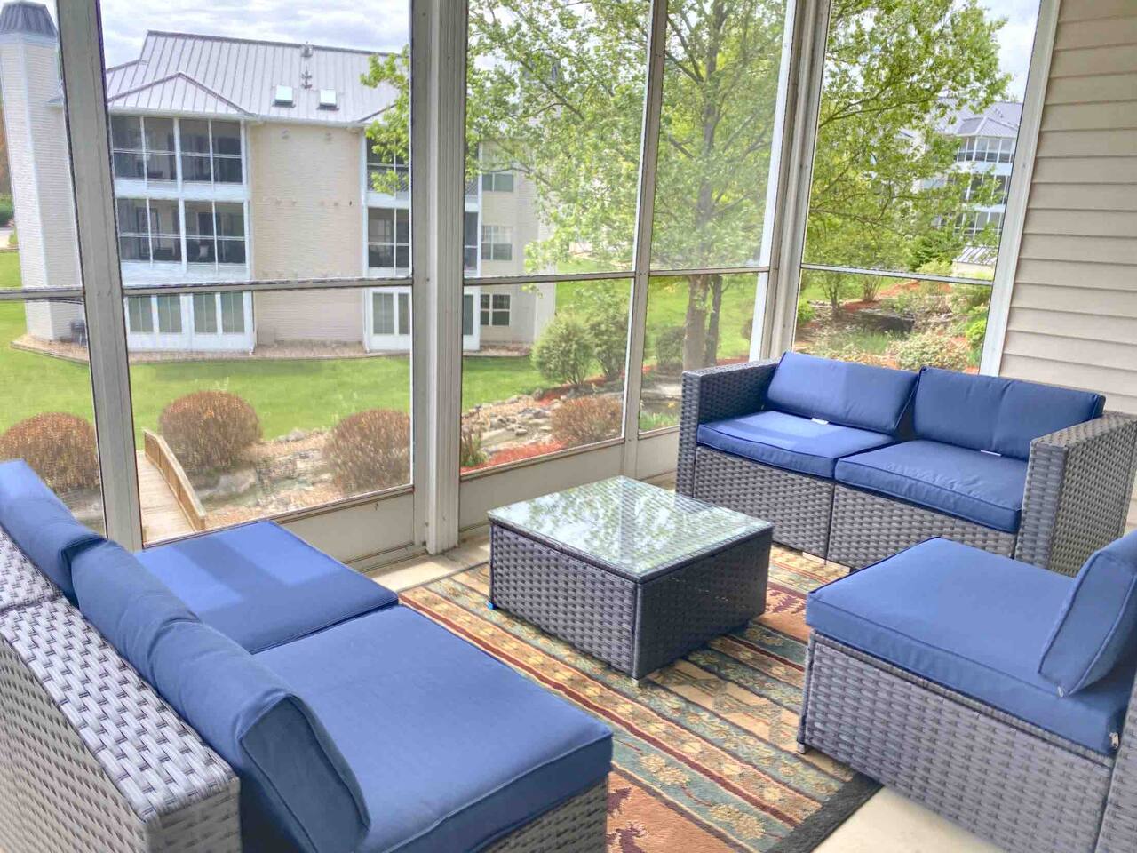 Branson Large Serene Retreat, Pools, Hot Tub!