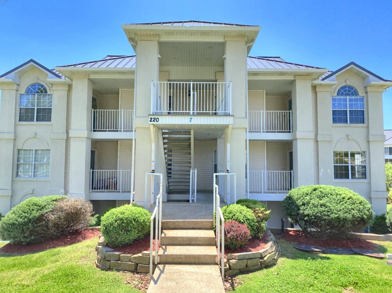 Branson Large Serene Retreat, Pools, Hot Tub!