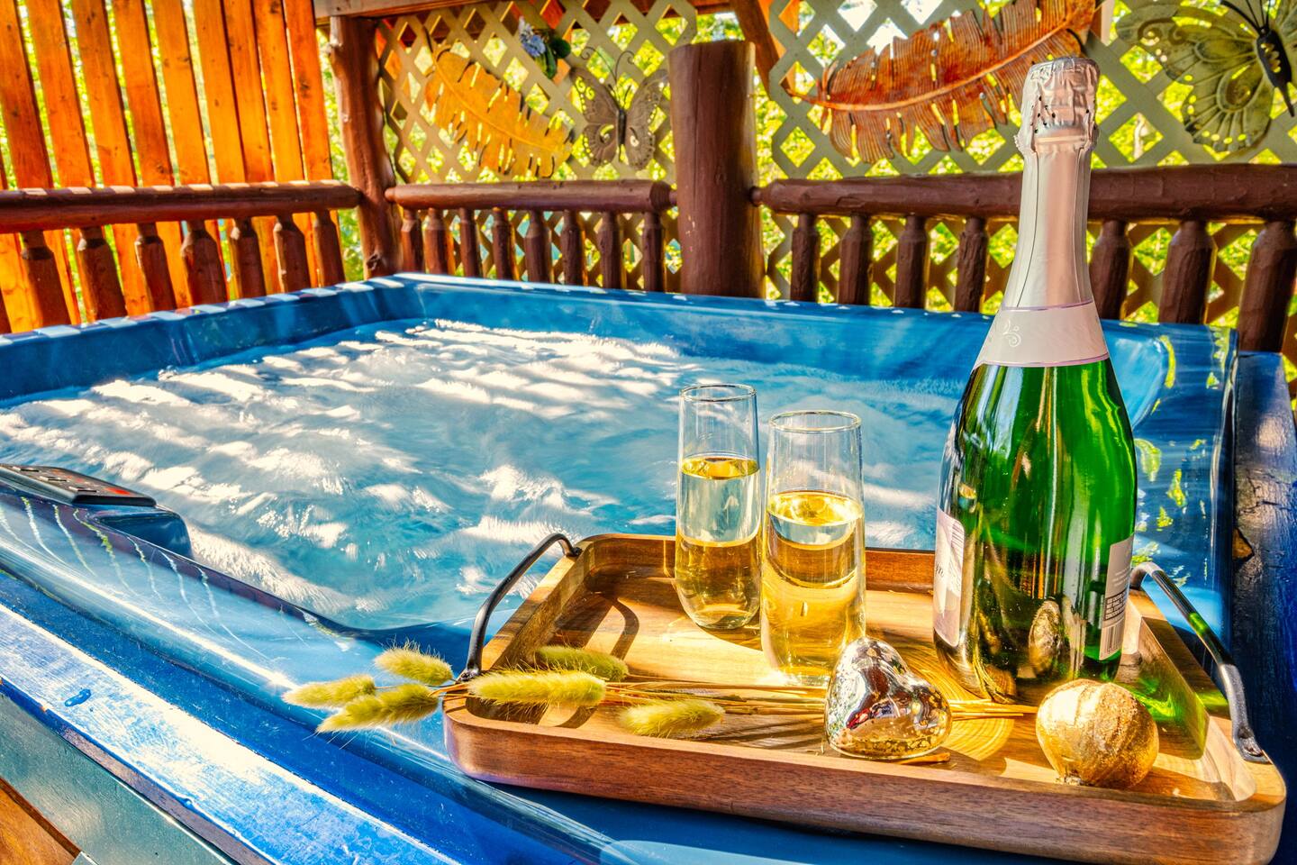 Spring Cozy Couple's Cabin! Hot Tub, Comfy Bed