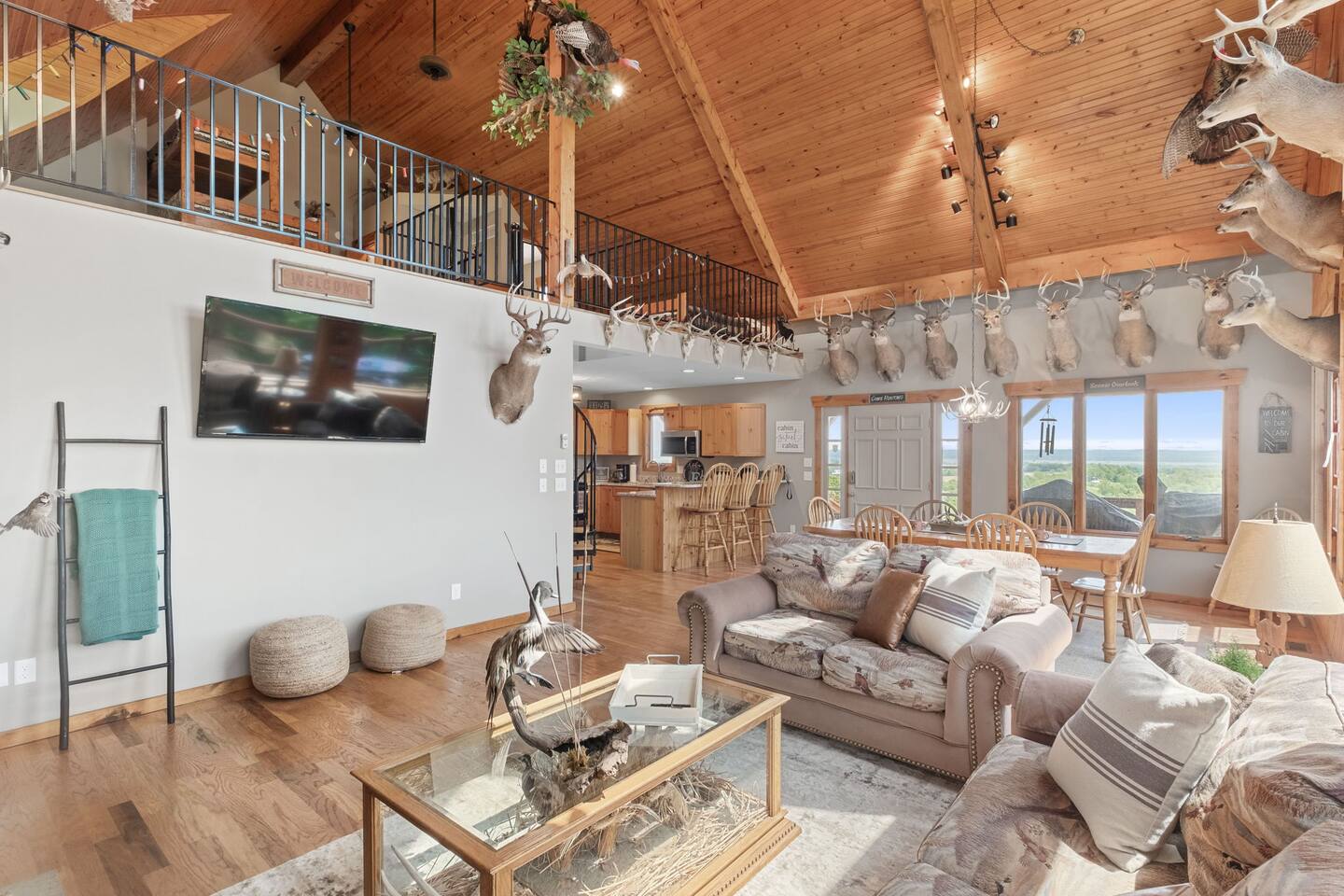 Peaceful Cabin with Extraordinary Views with Local Golf Opportunities