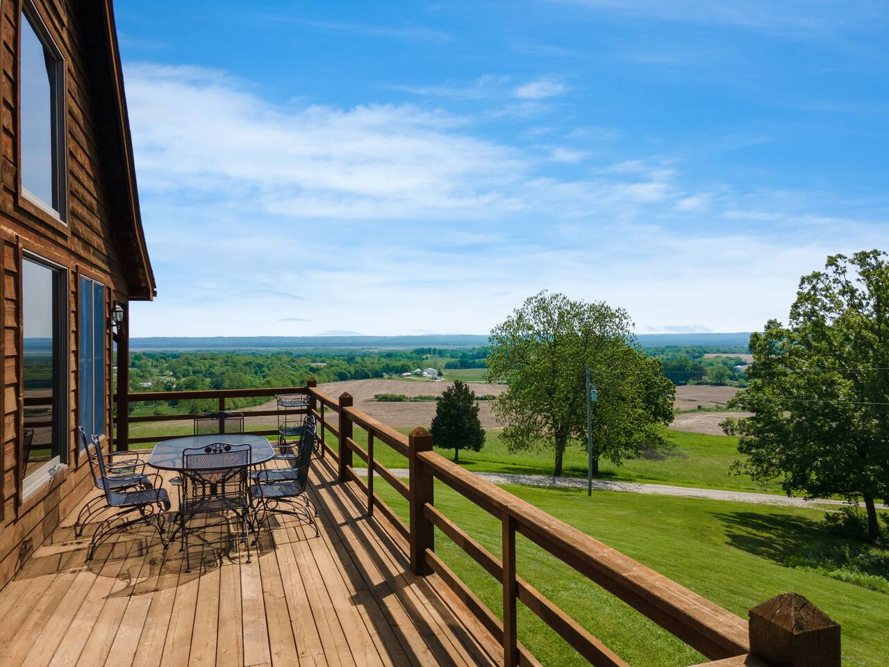 Peaceful Cabin with Extraordinary Views with Local Golf Opportunities — Elsberry — vacation rental