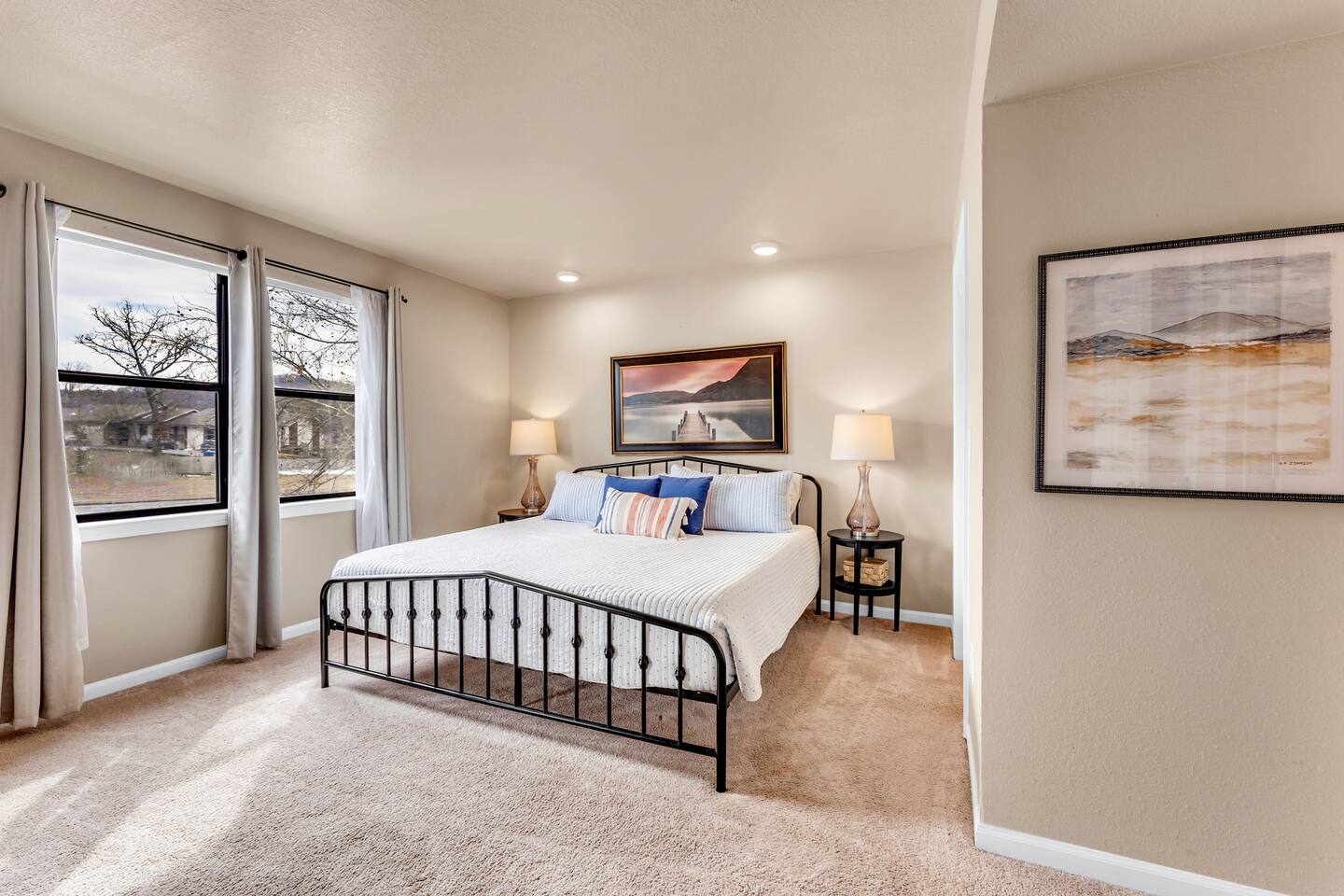 Indoor Pool/Hot tub, Pickleball, Golf and Lake! - Apartment