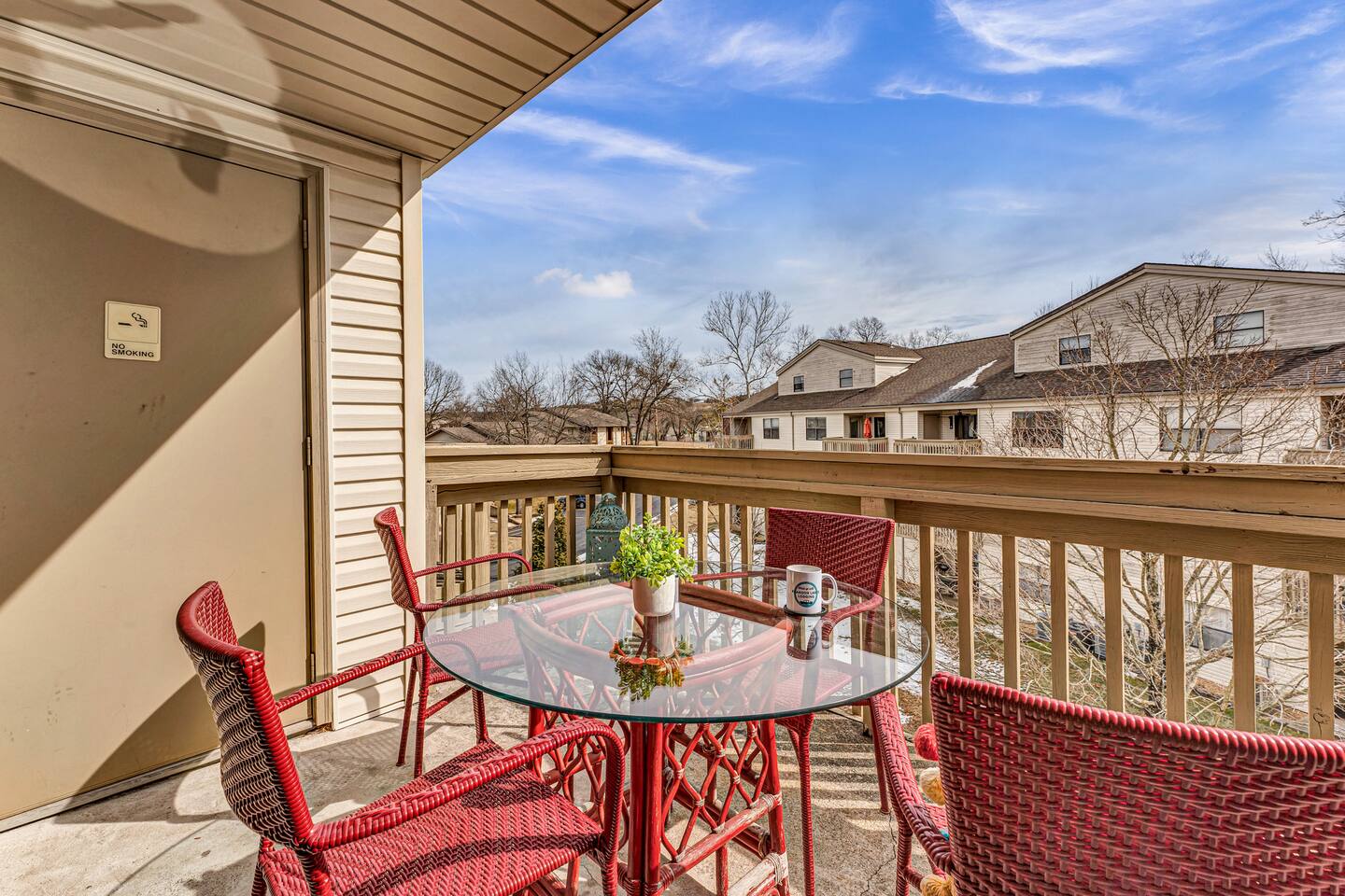 Indoor Pool/Hot tub, Pickleball, Golf and Lake! - Apartment