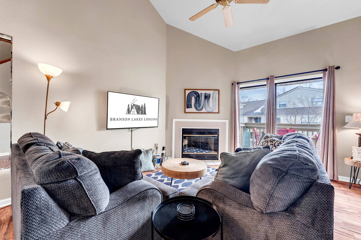 Indoor Pool/Hot tub, Pickleball, Golf and Lake! - Apartment