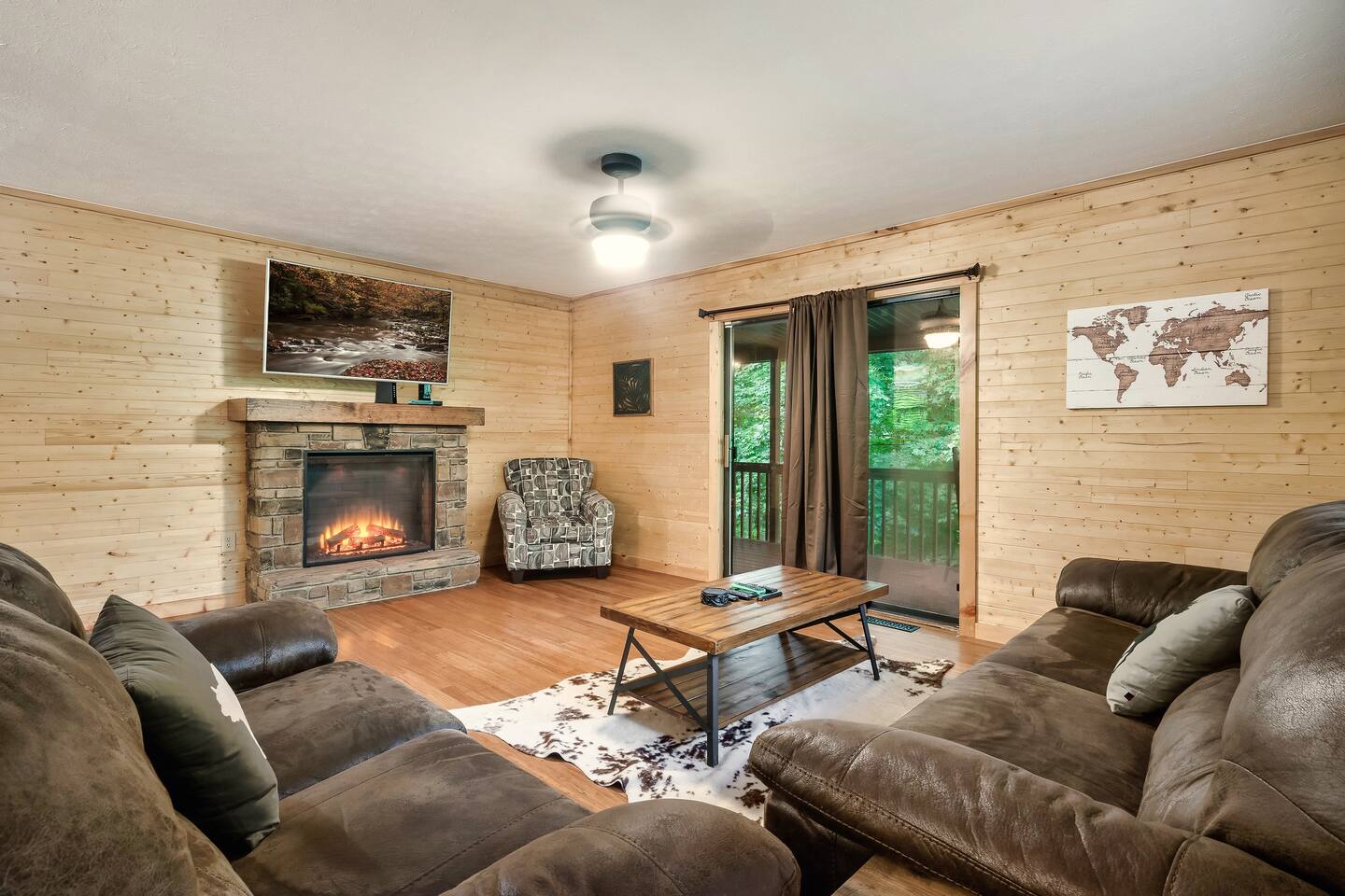 Family Fun Retreat! Game & Movie Room | Dollywood