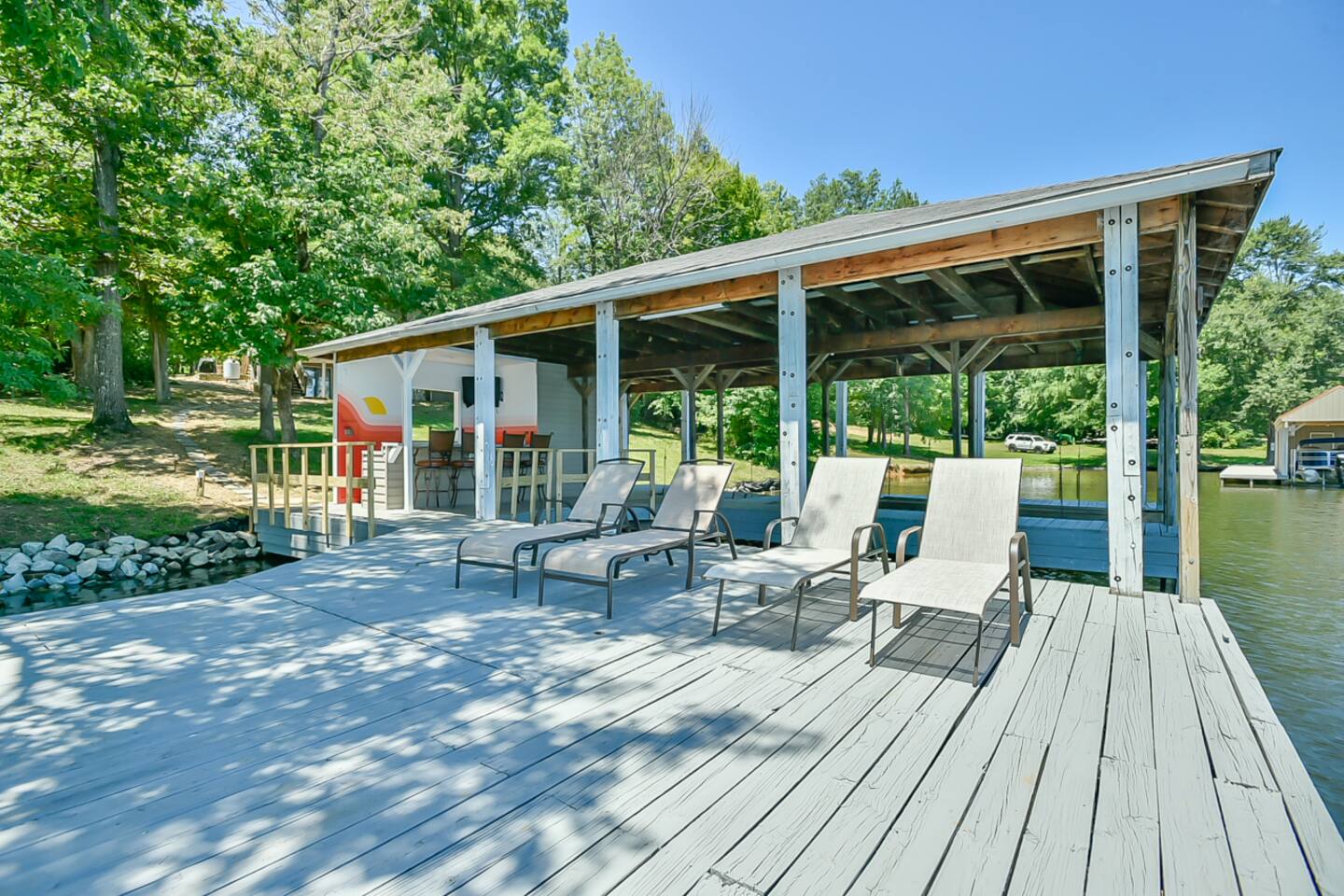 6 Bedrooms | Lakefront | Hot-Tub | Private Dock