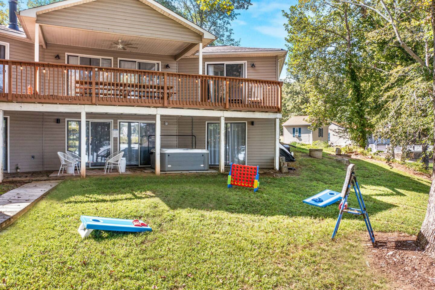 6 Bedrooms | Lakefront | Hot-Tub | Private Dock