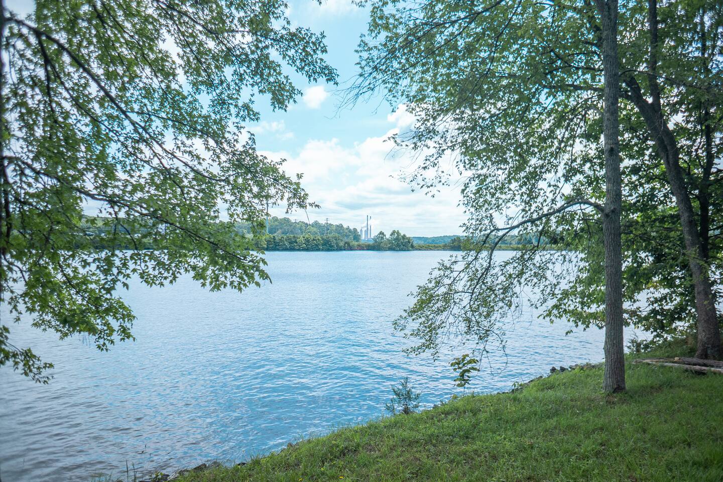 6 Bedrooms | Lakefront | Hot-Tub | Private Dock