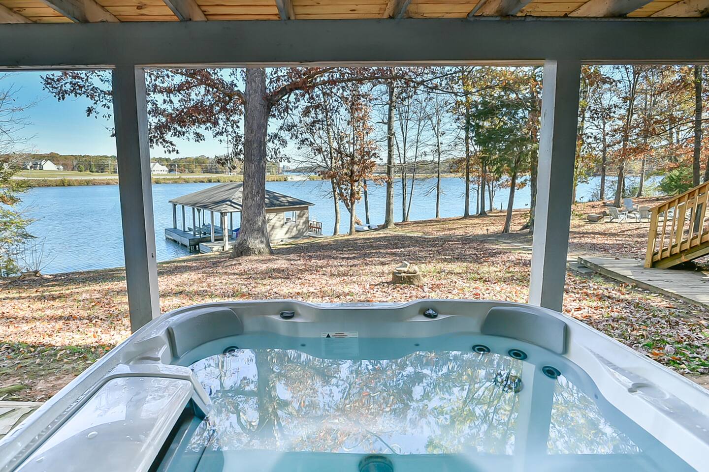 6 Bedrooms | Lakefront | Hot-Tub | Private Dock