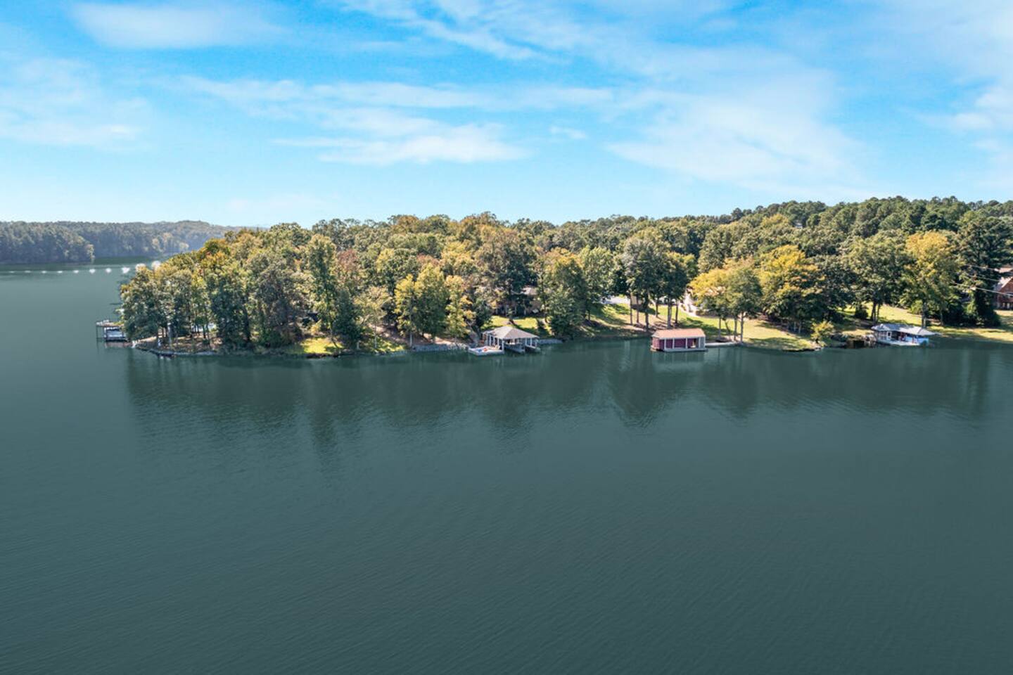 6 Bedrooms | Lakefront | Hot-Tub | Private Dock