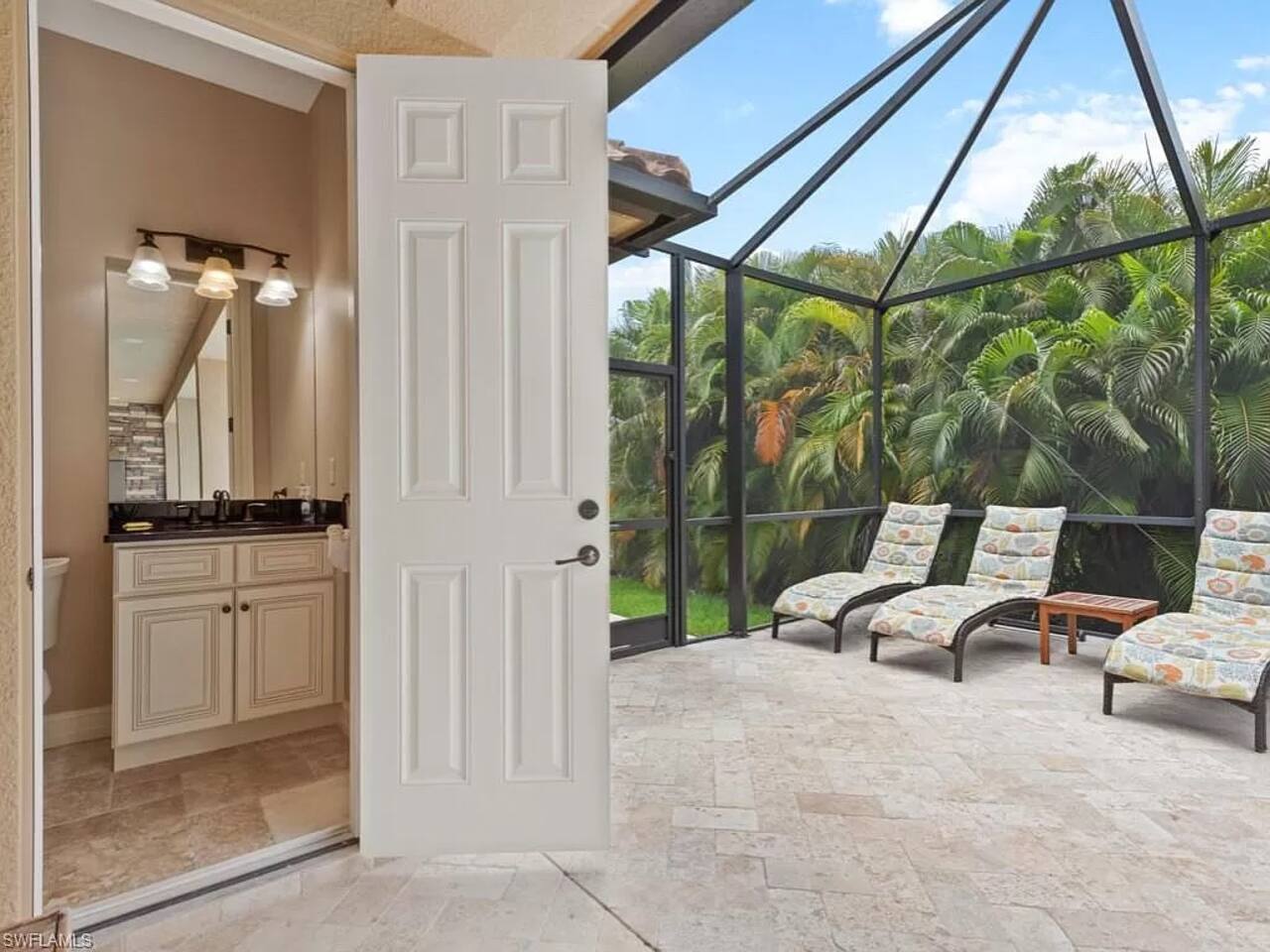 Luxury, pool w lanai, bbq, 5 min walk to the beach