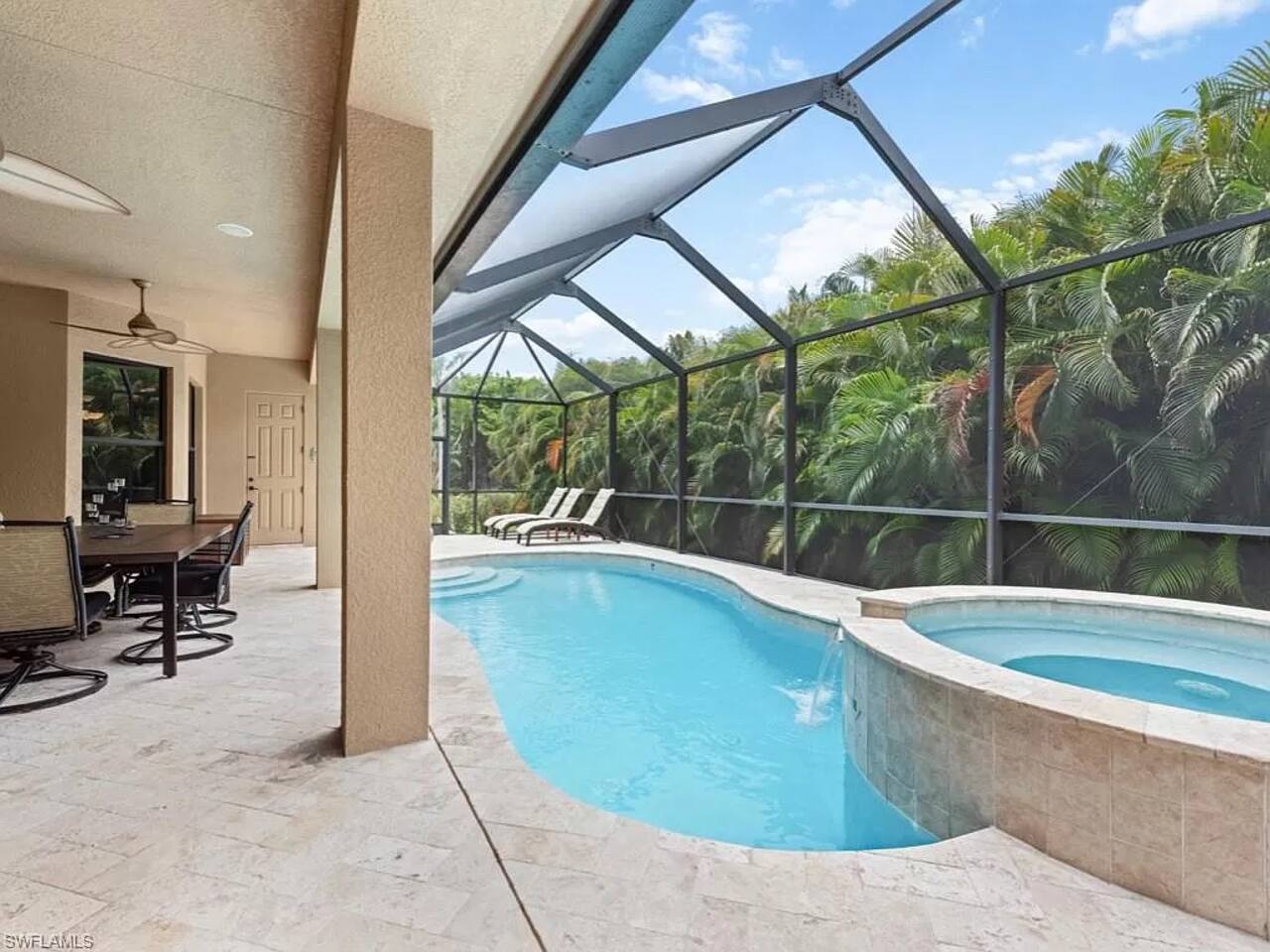 Luxury, pool w lanai, bbq, 5 min walk to the beach