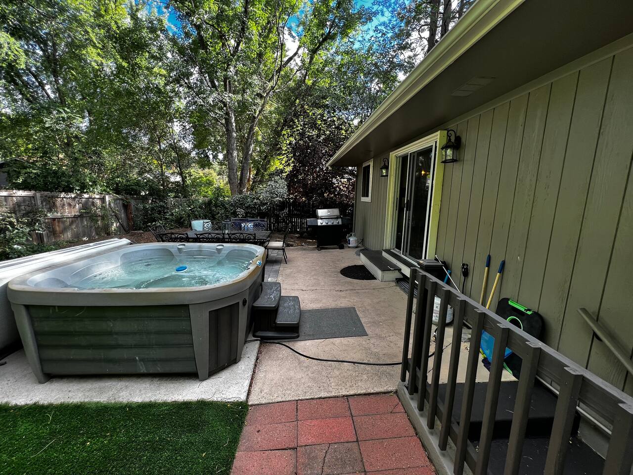 10 Beds+ Hot Tub+ Game Room+ Arcades +Pet Friendly