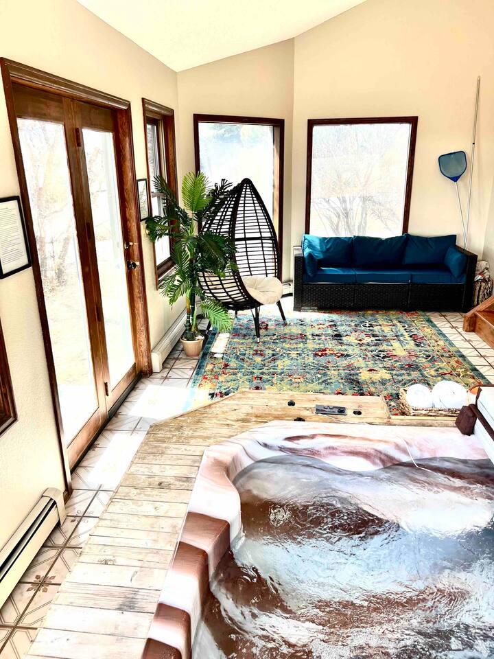 Hot Tub+ Glow Pong +Arcades +Wildlife+ Views
