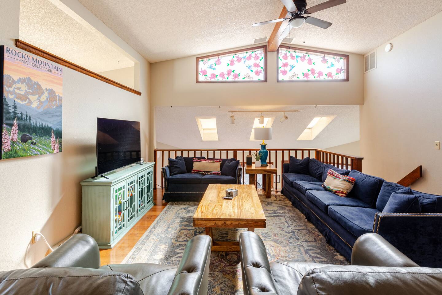 Hot Tub+ Glow Pong +Arcades +Wildlife+ Views — Colorado Springs — vacation rental