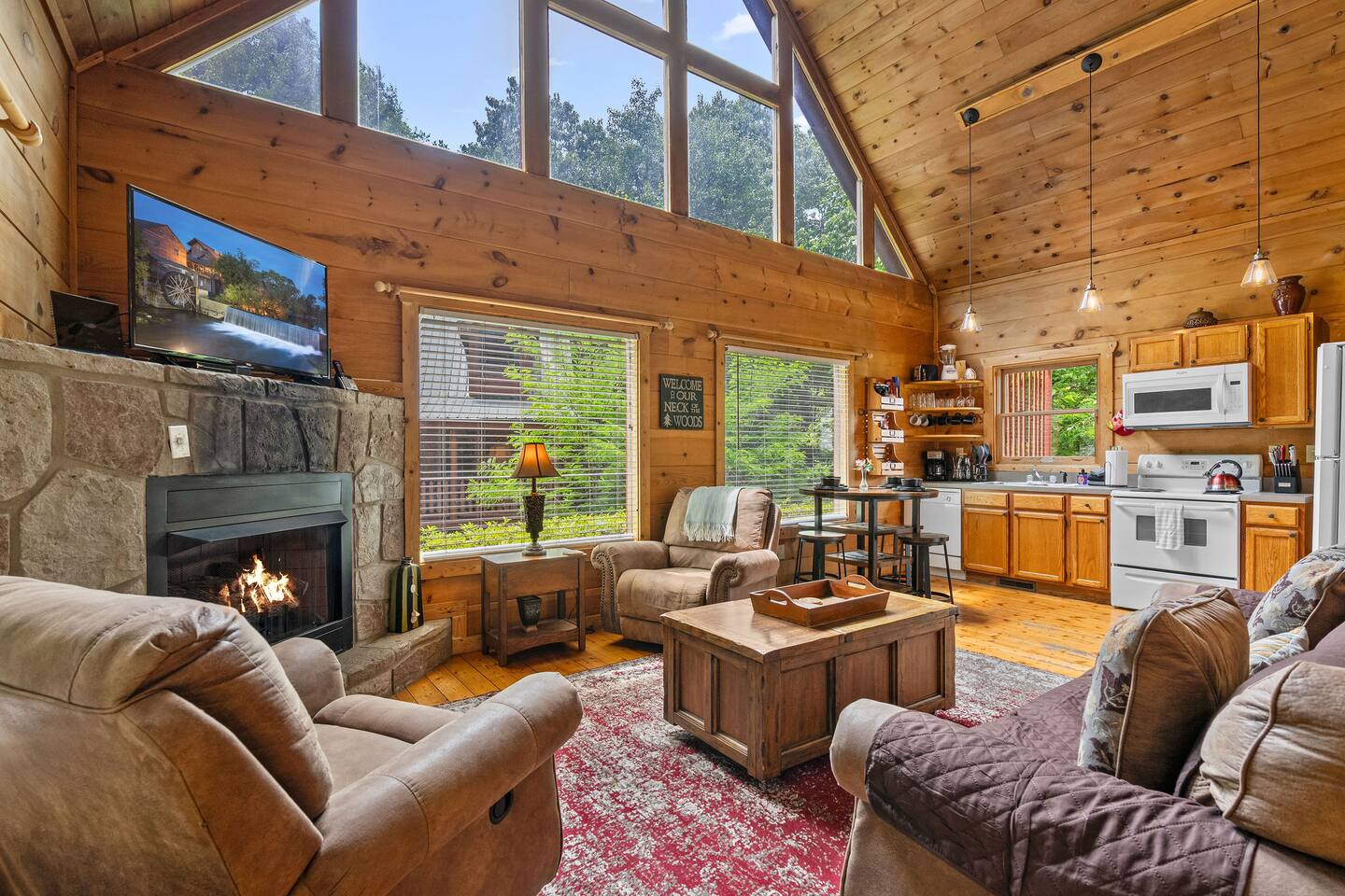 Hot Tub! Views! 15 min Gatlinburg & Pigeon Forge! — Sevierville — vacation rental