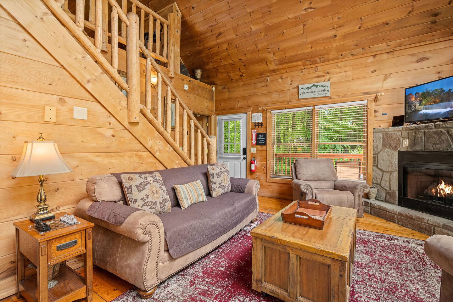 Hot Tub! Views! 15 min Gatlinburg & Pigeon Forge!