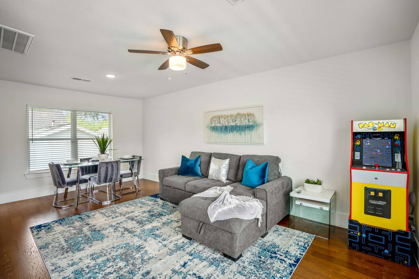 Universal Apartment at East Downtown