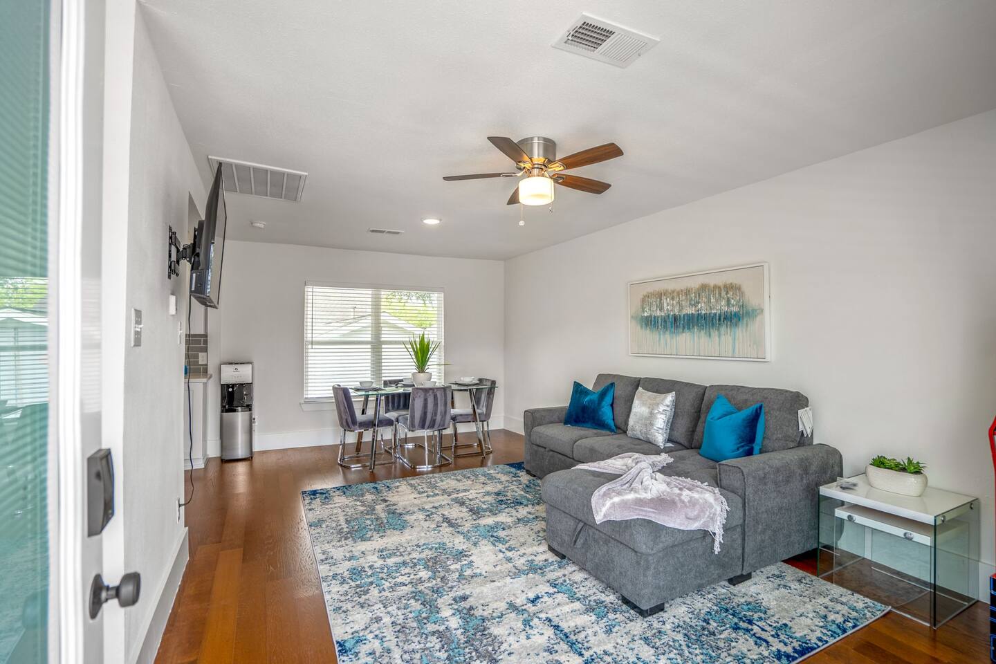 Universal Apartment at East Downtown