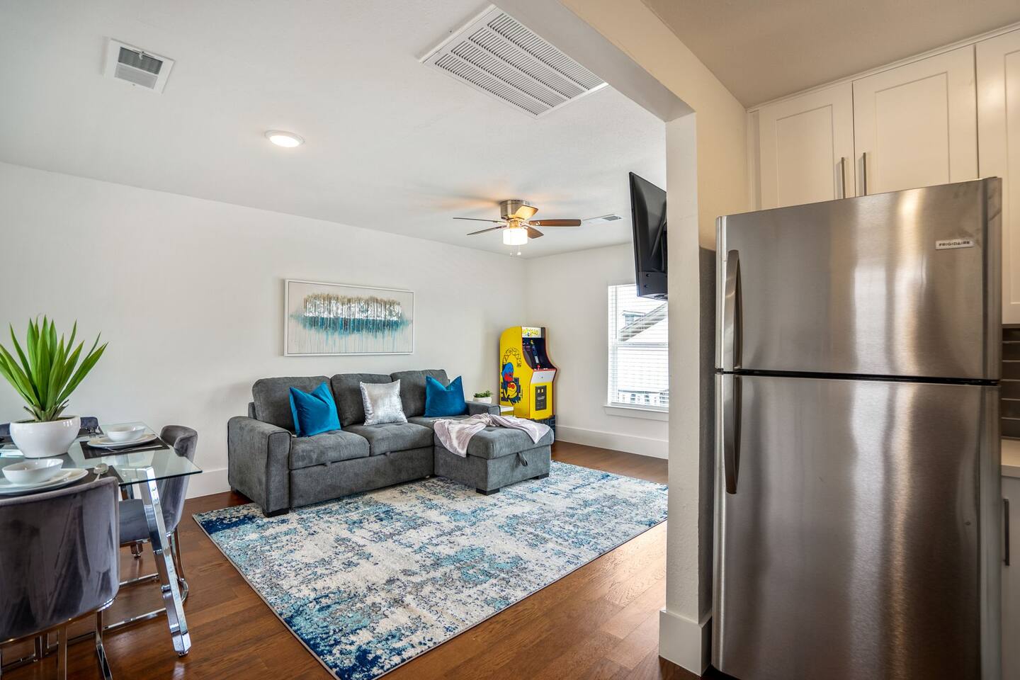Universal Apartment at East Downtown
