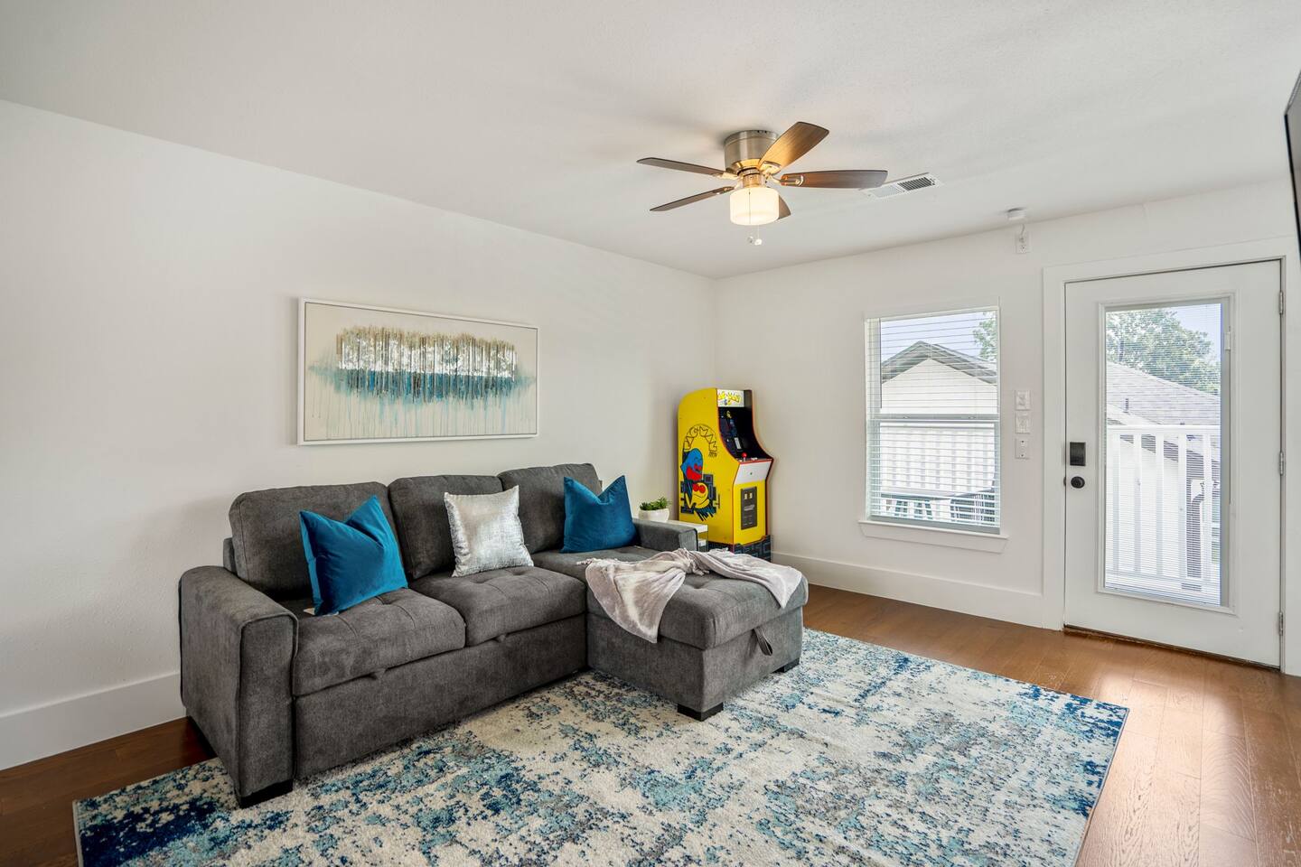 Universal Apartment at East Downtown