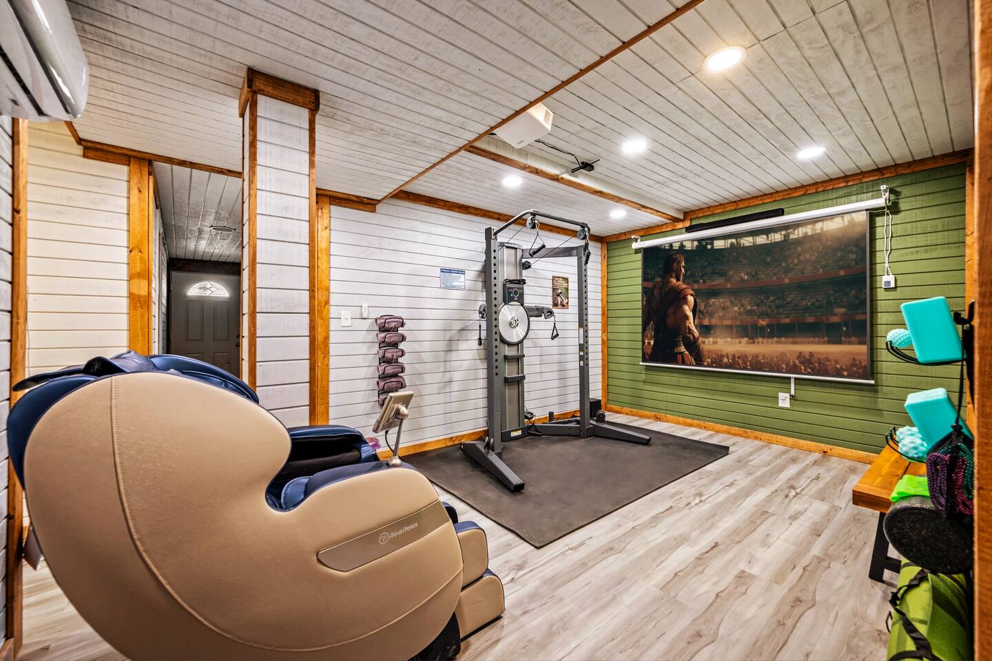 Spring Resort w/ Mtn View! Spa! Poker, Gym, HotTub