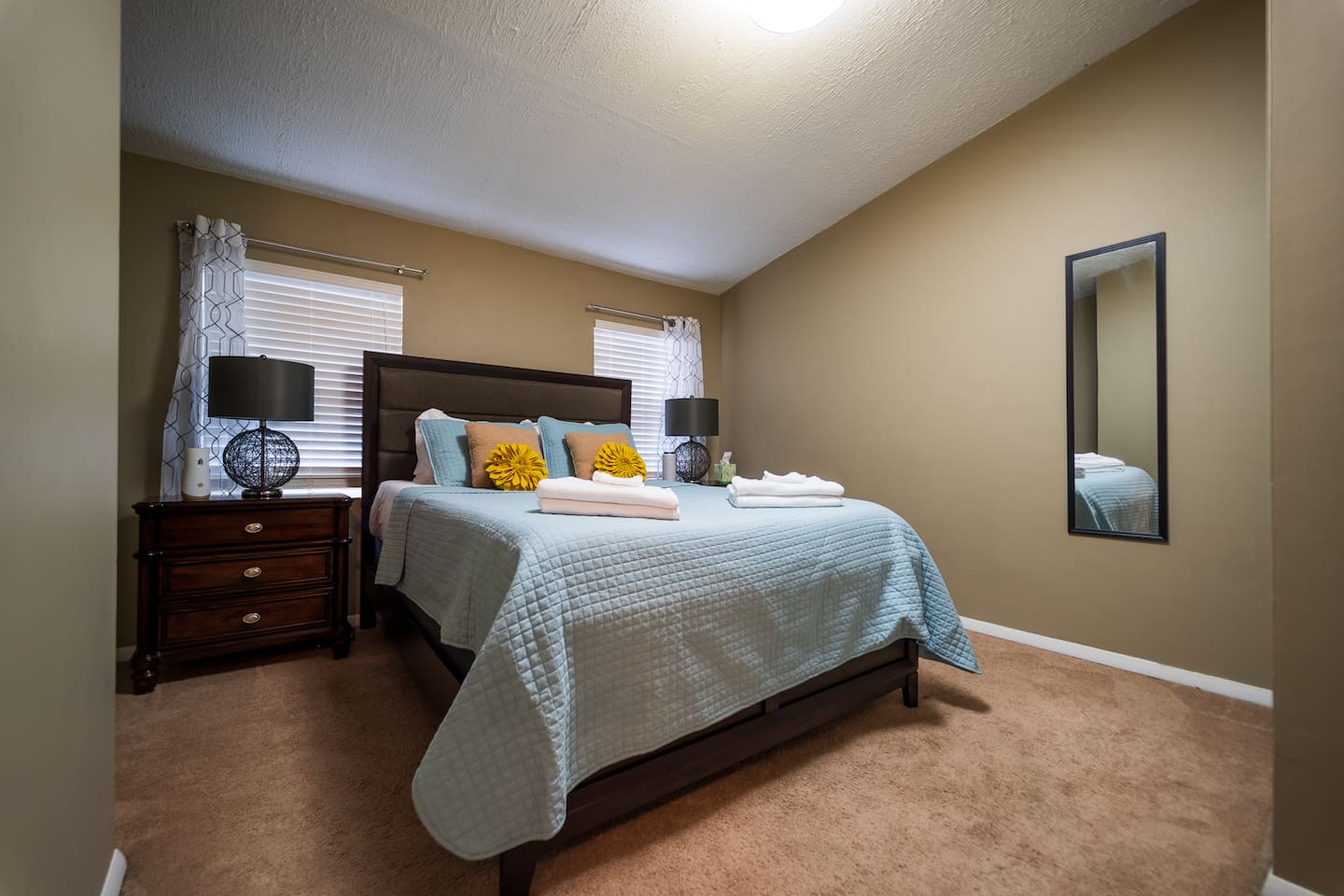 Deep Clean Stay | Comfy beds | Walk Score 93