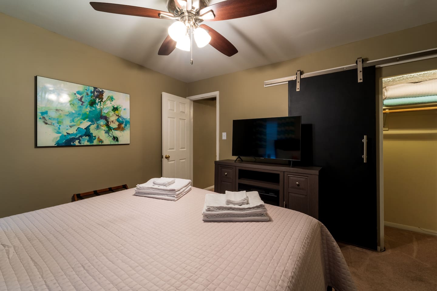 Deep Clean Stay | Comfy beds | Walk Score 93