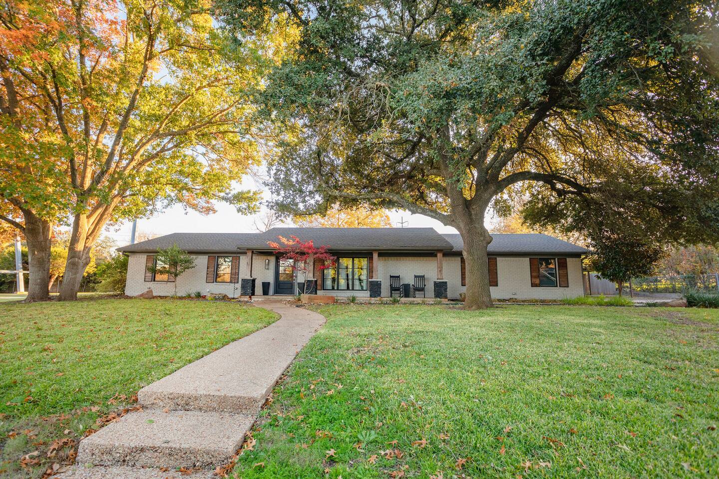 Seen on Fixer Upper: Bachelor Pad w/Two Islands