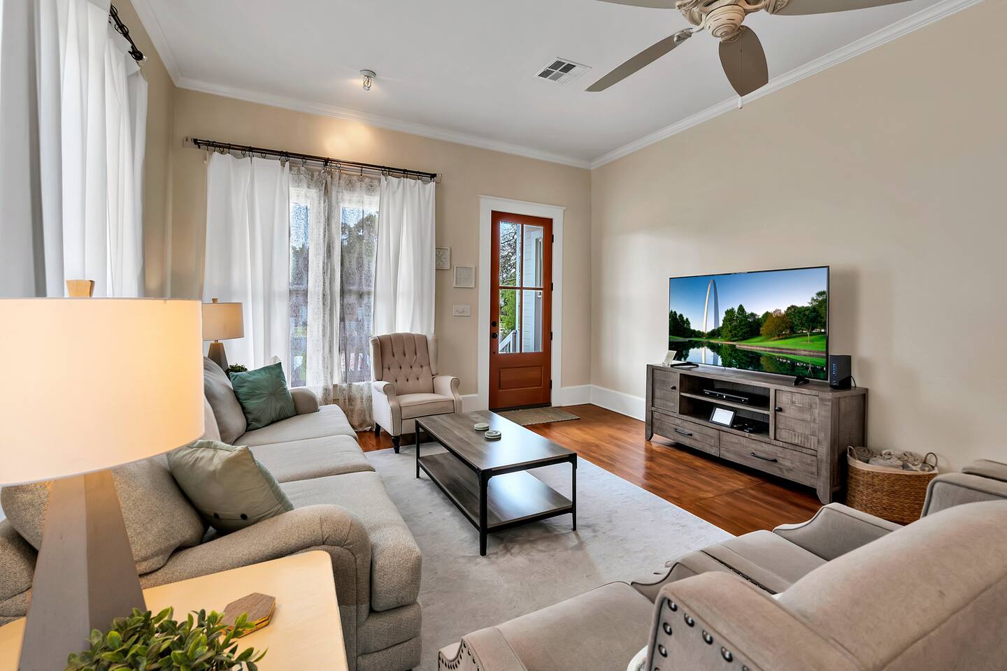 5 min. from Silos: newly updated Sweet Retreat