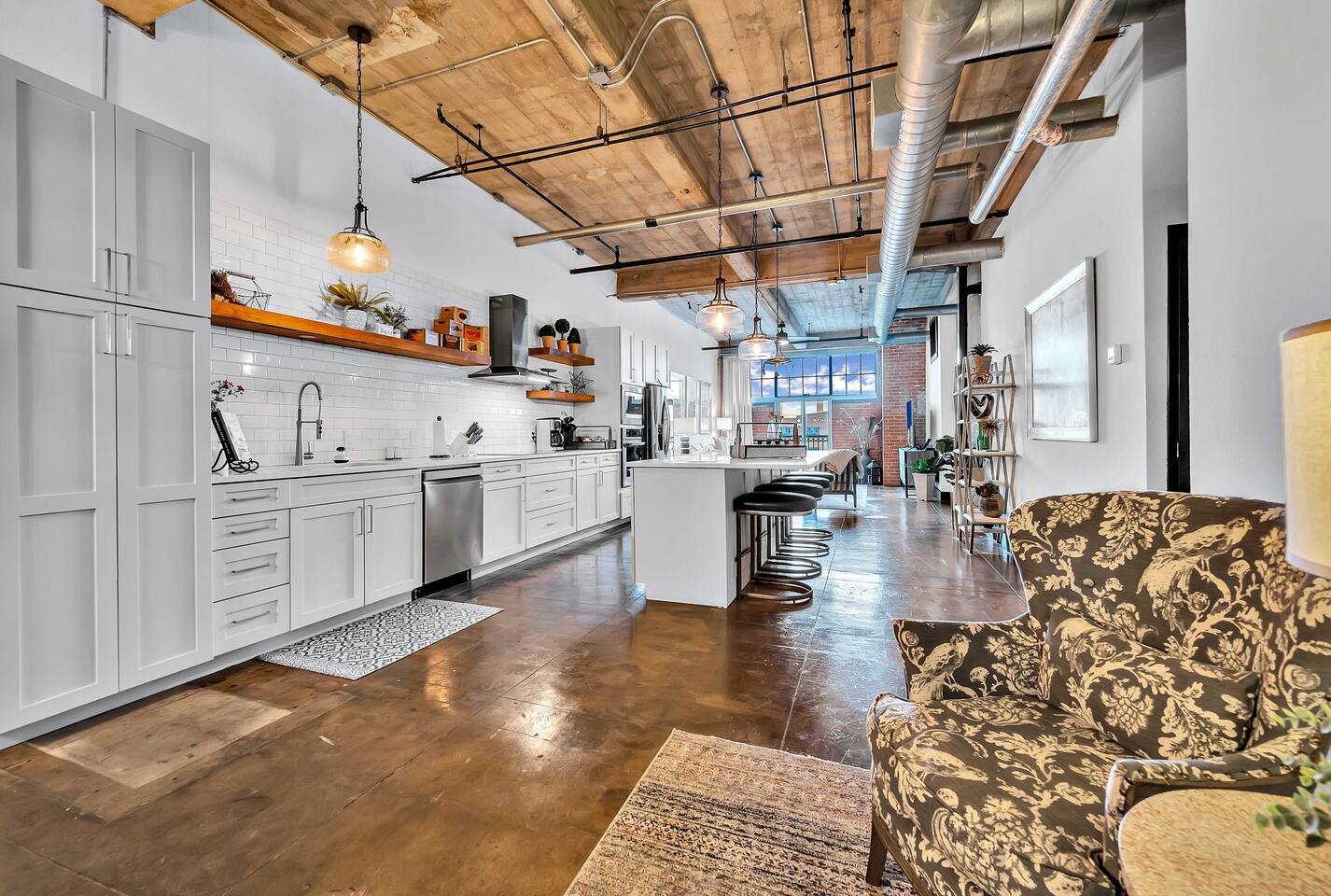 Urban Oasis In Downtown - steps to the Silos!
