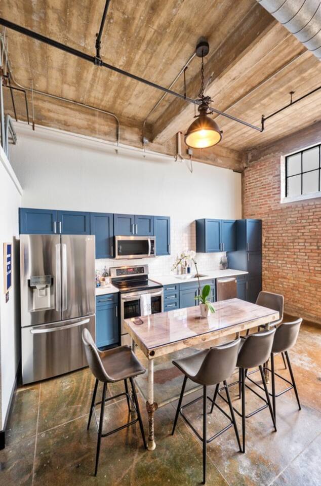 Modern Downtown Domicile - Walk To The Silos