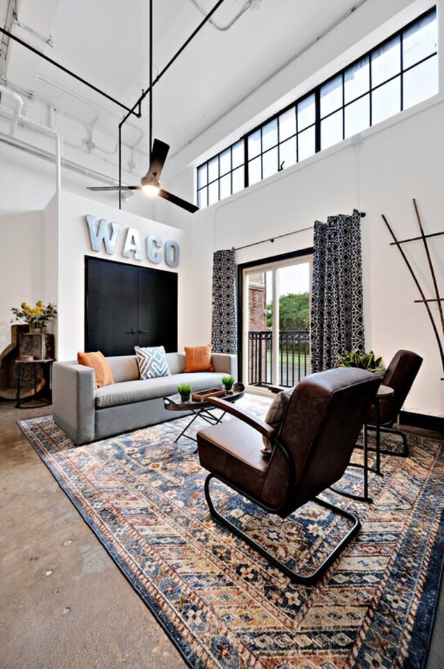 Mesquite Hideaway at Behrens Lofts-Downtown Luxury