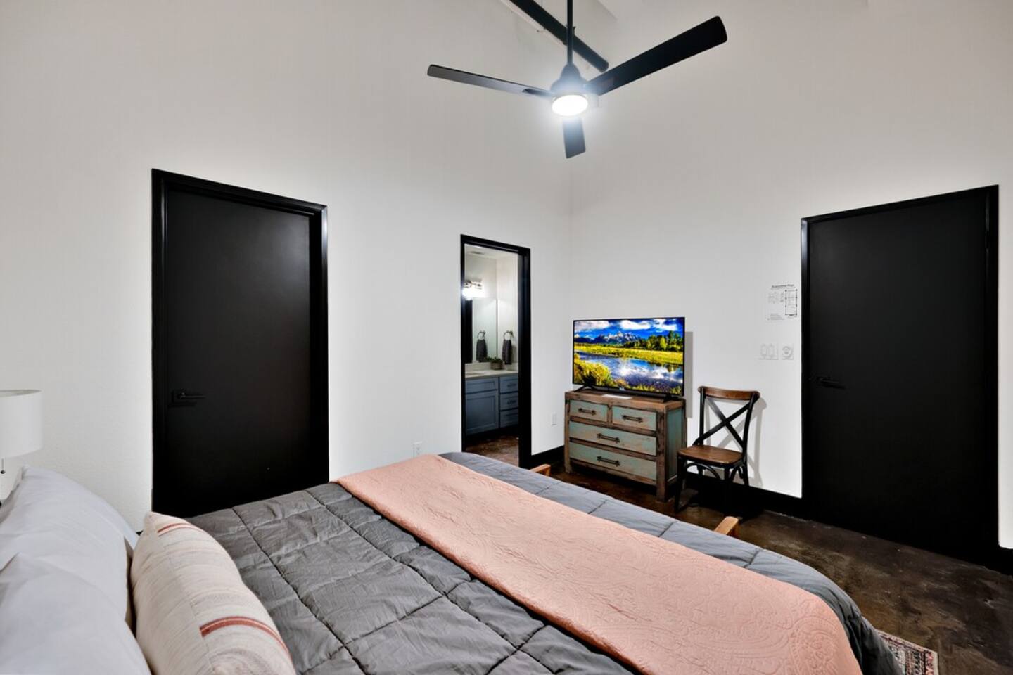 Mesquite Hideaway at Behrens Lofts-Downtown Luxury