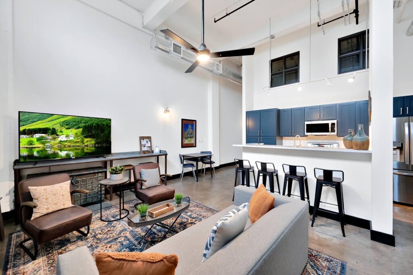 Mesquite Hideaway at Behrens Lofts-Downtown Luxury