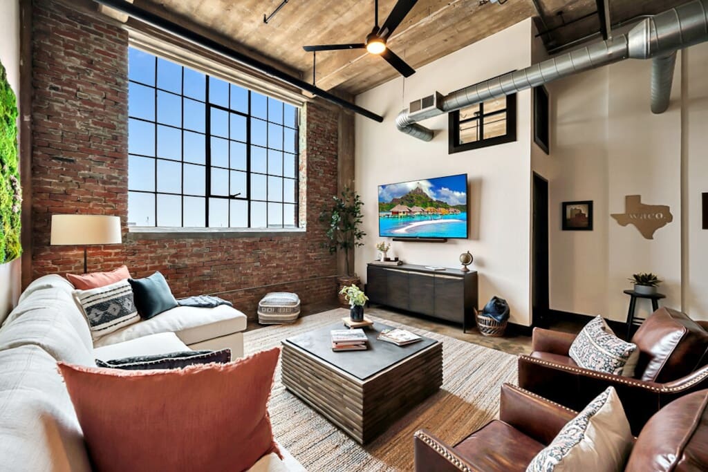 The Brazos Bear-Downtown Waco Condo-Walk to Silos! — Waco — vacation rental