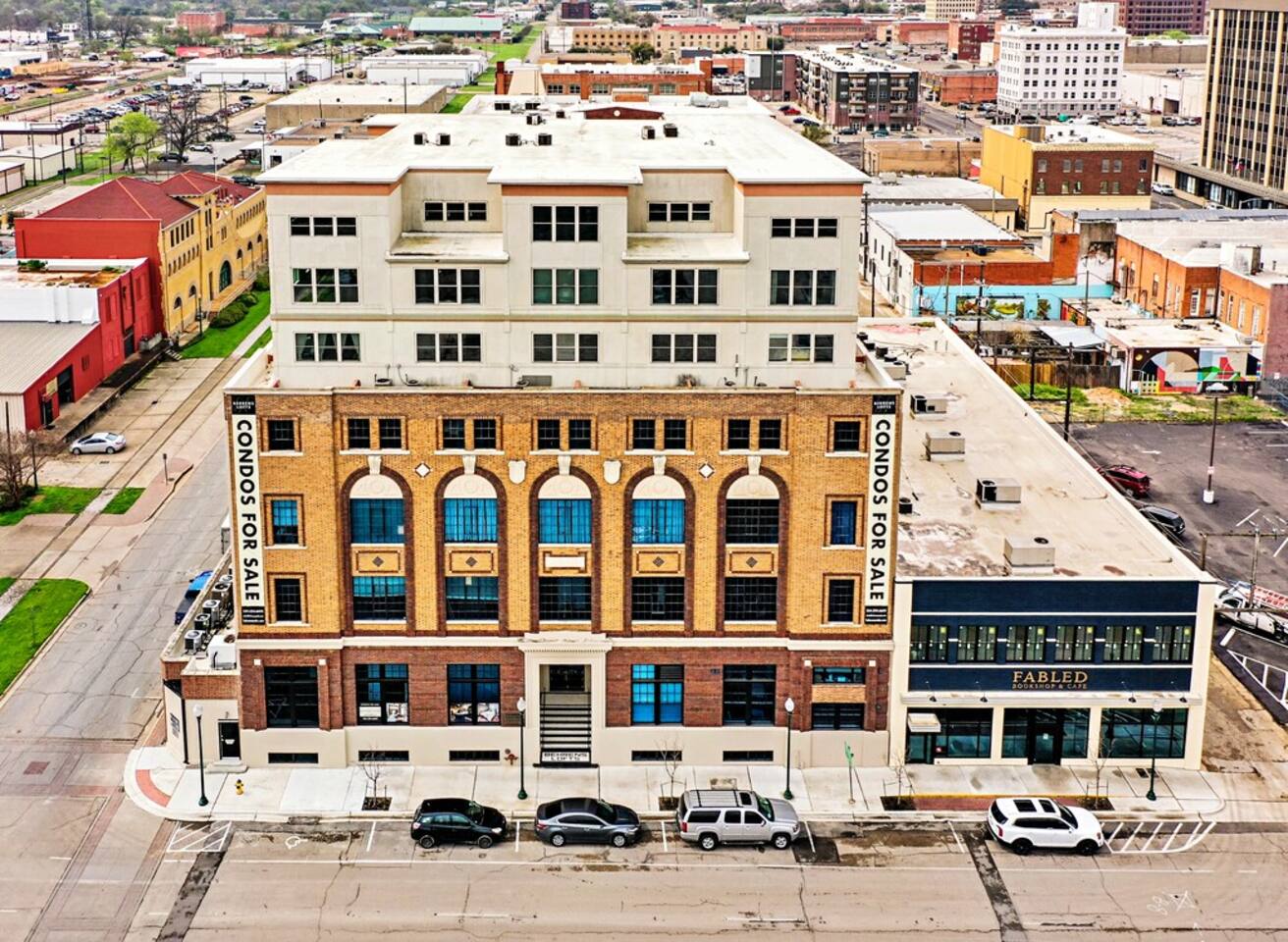 Crusader Bear Hut-Downtown Waco-Steps To The Silos