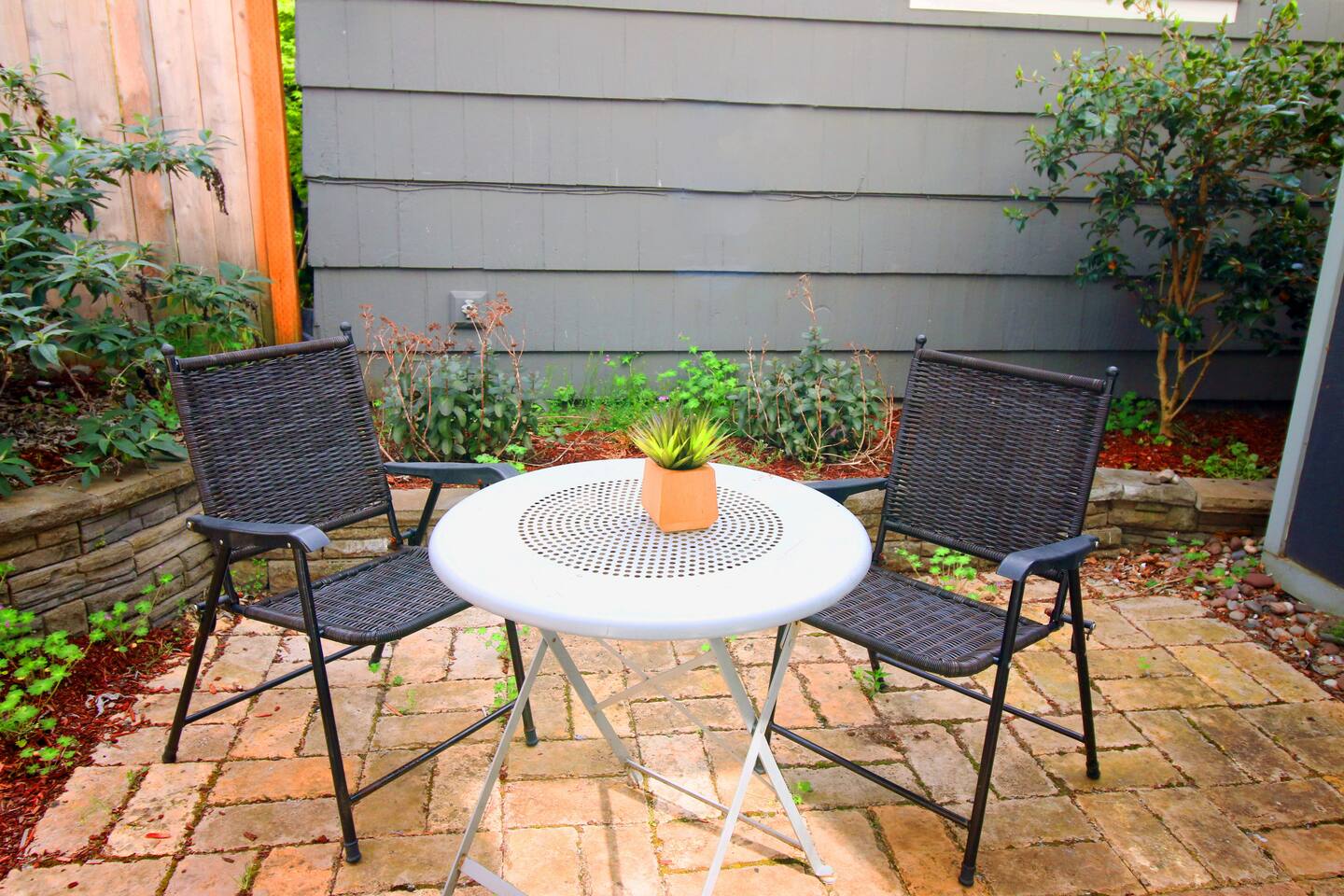 Steps2Beach/Private Patio/AC- Brand New Queen Bed!