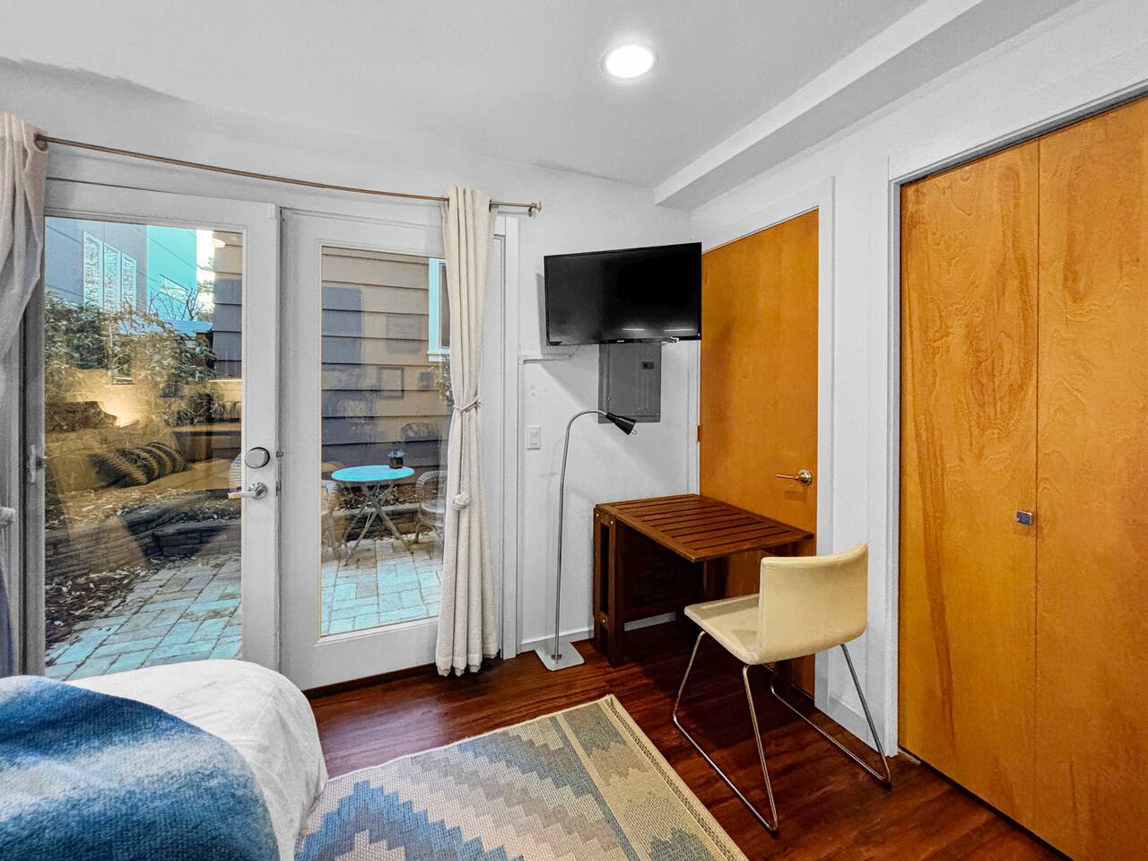 Steps2Beach/Private Patio/AC- Brand New Queen Bed!