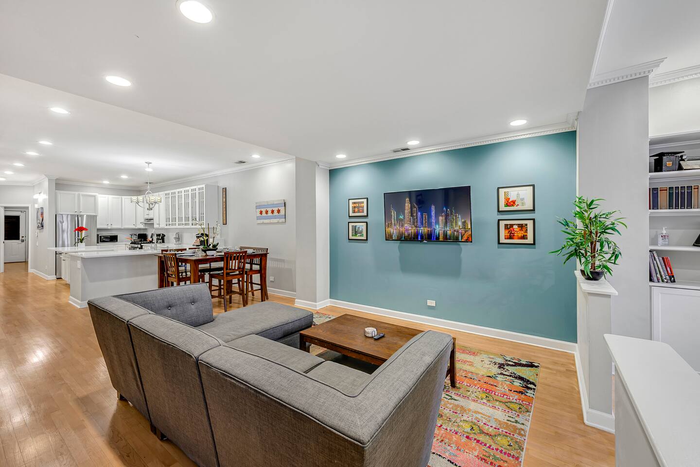City Center Oasis: 3BR/2BA✔︎ Patio✔︎ Parking(2x) ✔︎
