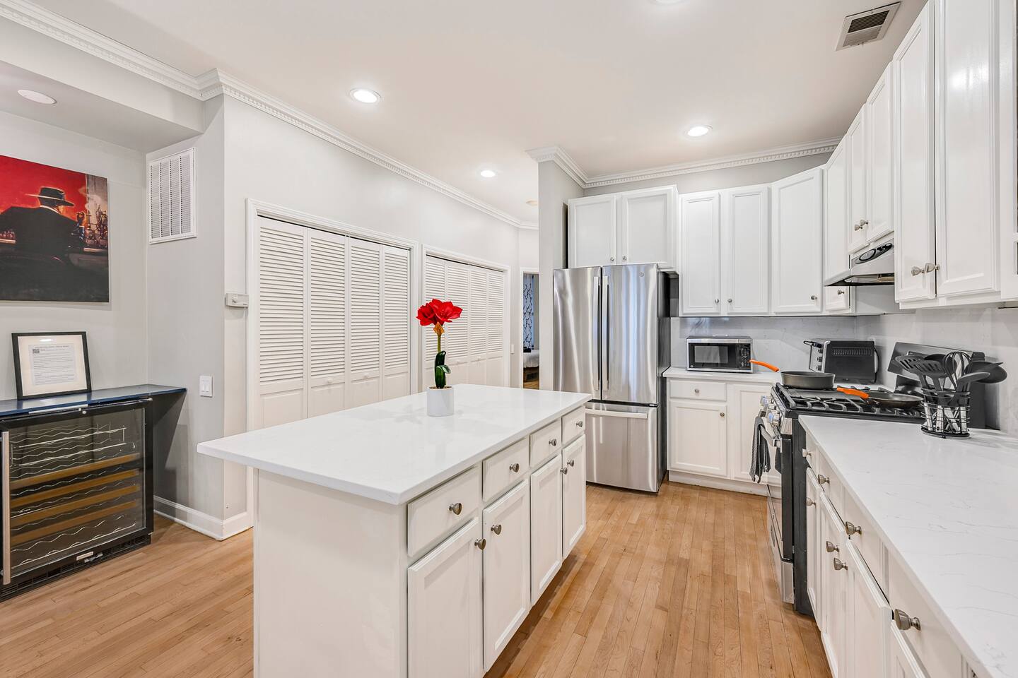 City Center Oasis: 3BR/2BA✔︎ Patio✔︎ Parking(2x) ✔︎