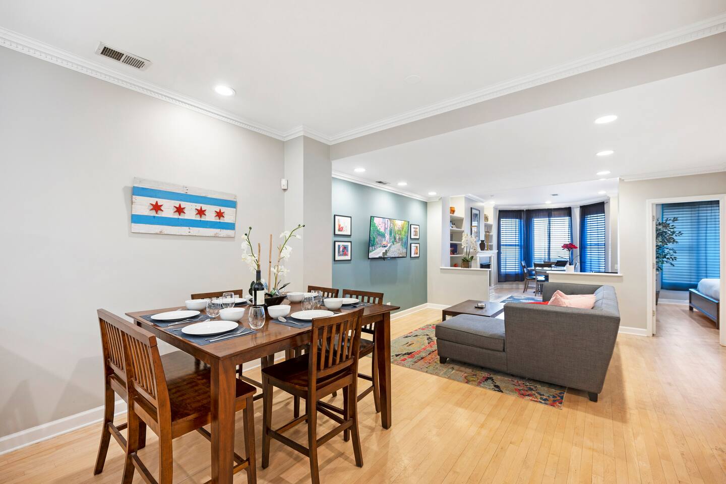 City Center Oasis: 3BR/2BA✔︎ Patio✔︎ Parking(2x) ✔︎