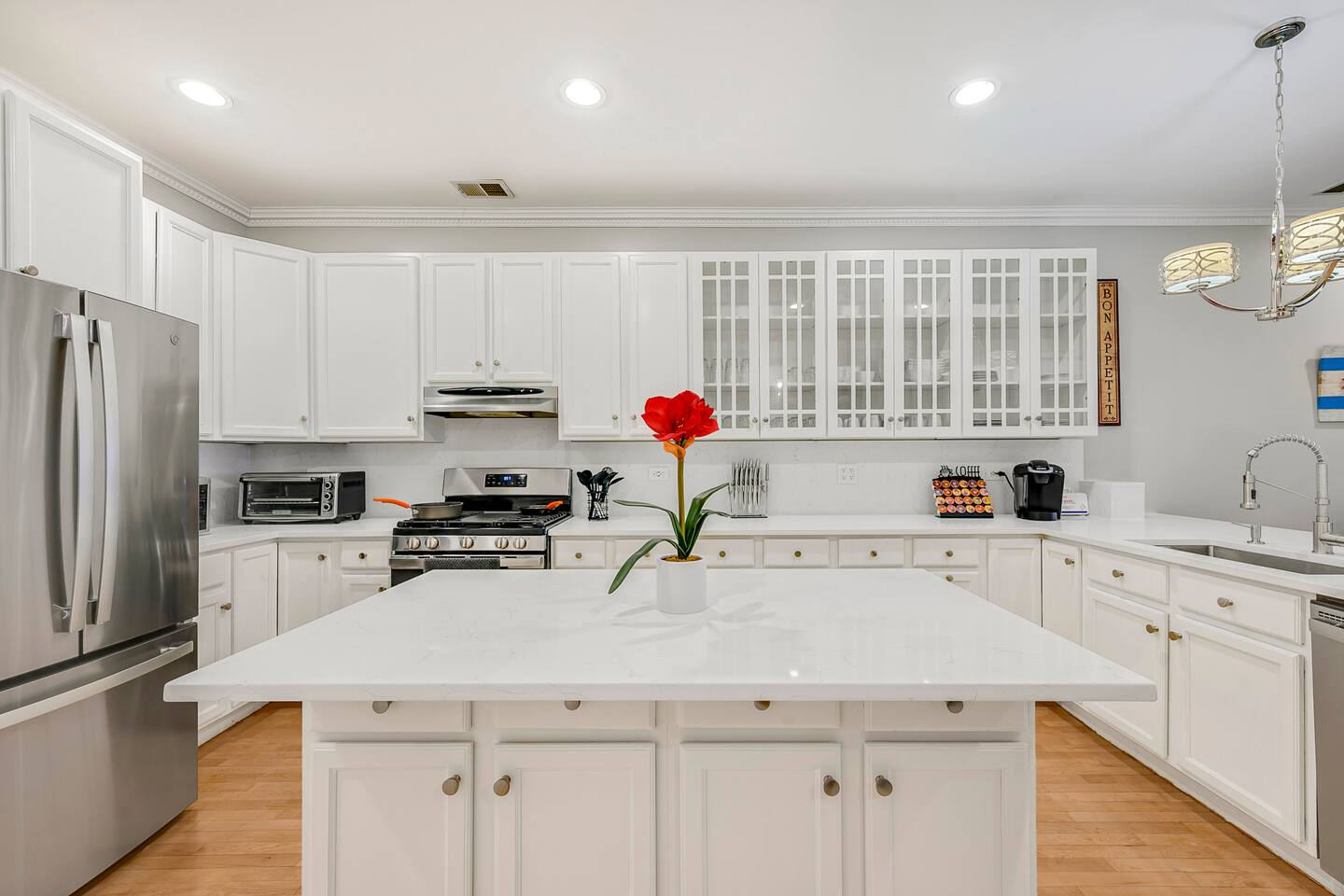 City Center Oasis: 3BR/2BA✔︎ Patio✔︎ Parking(2x) ✔︎