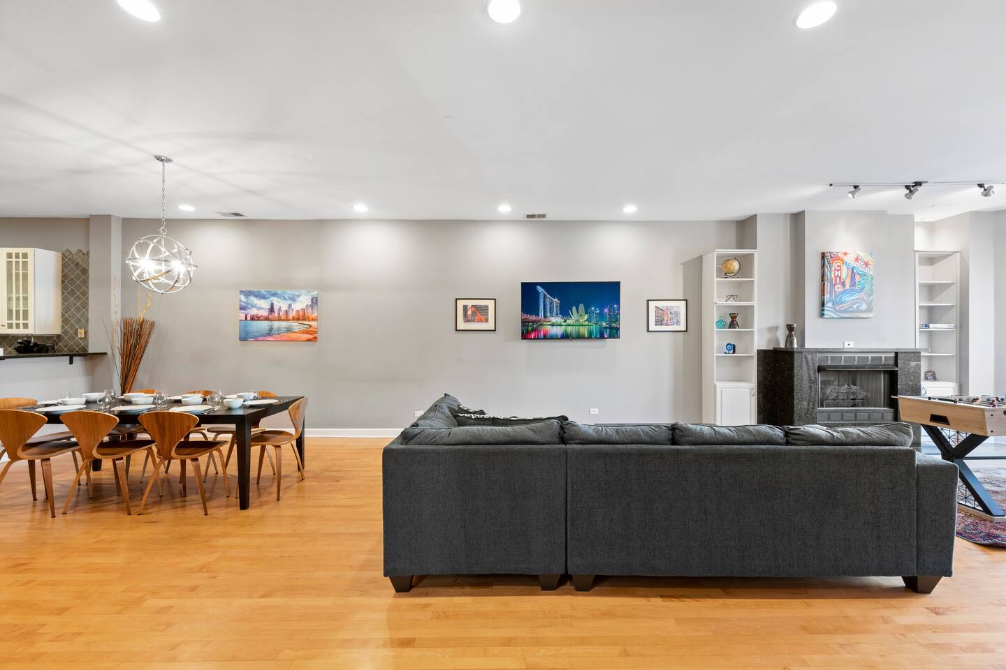Luxurious River North 3BR/2BA- Free Onsite Parking