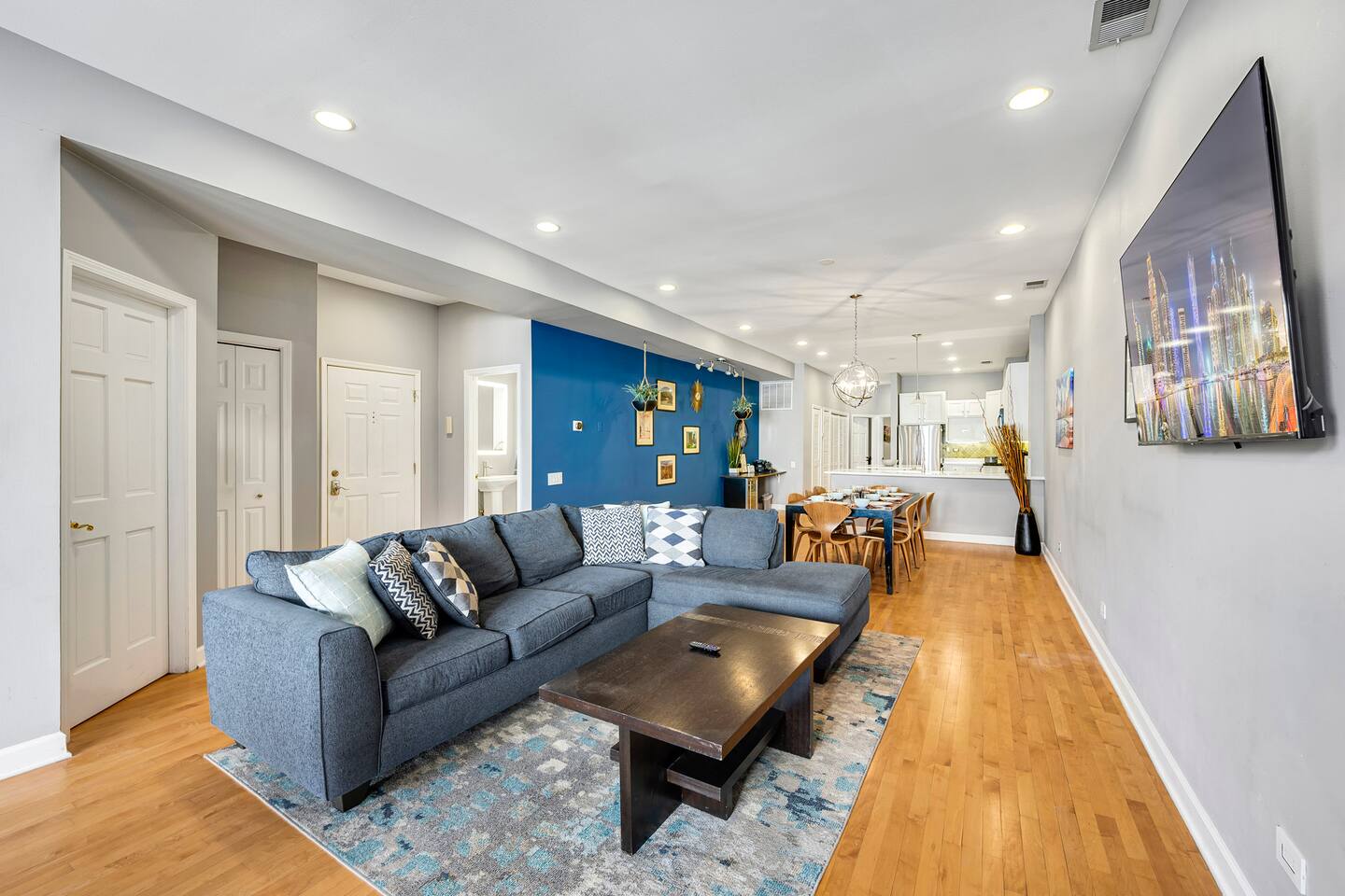 Luxurious River North 3BR/2BA- Free Onsite Parking — Chicago — vacation rental