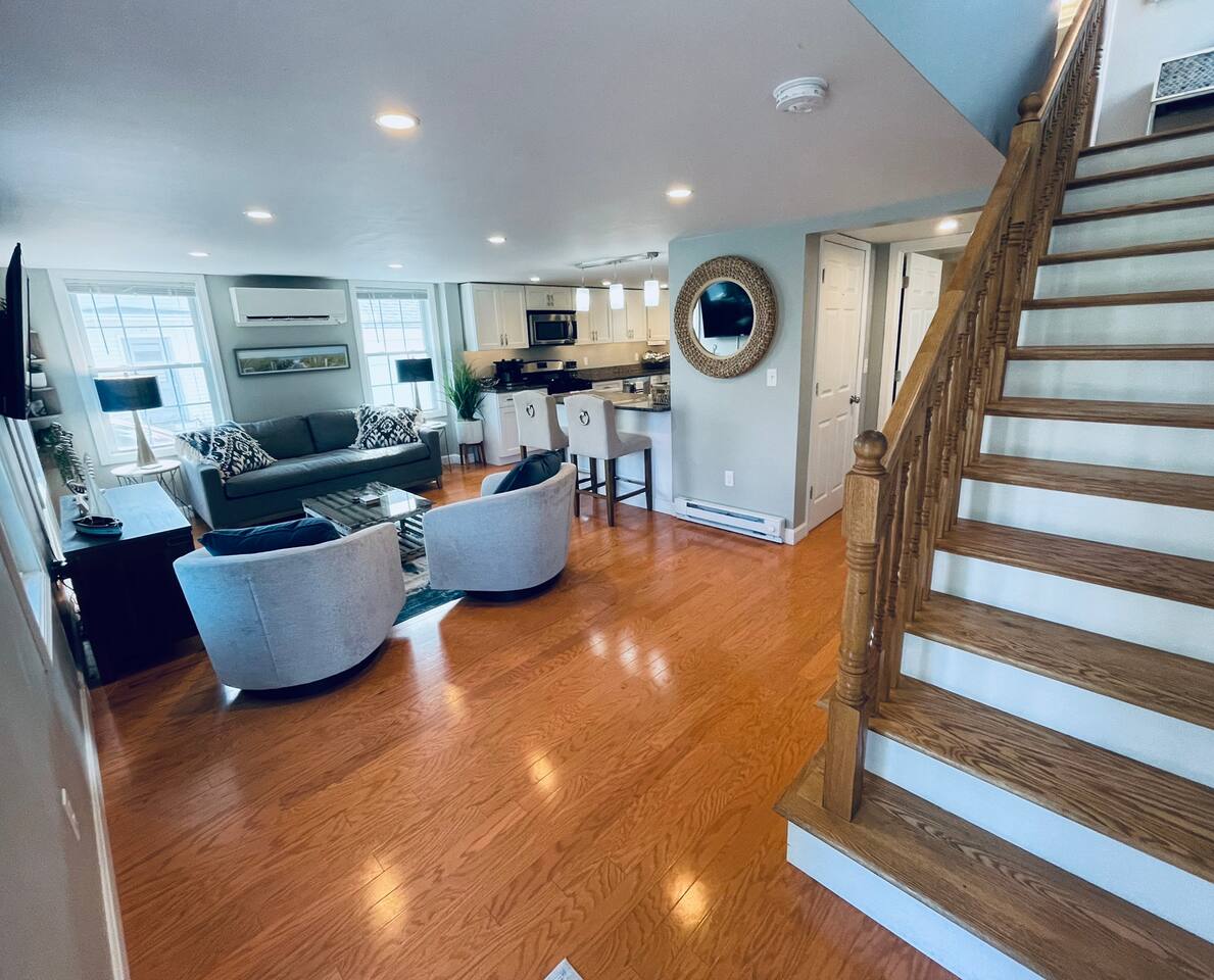 Maine Harbor Escape | Porch&BBQ, Walk 2 Portsmouth