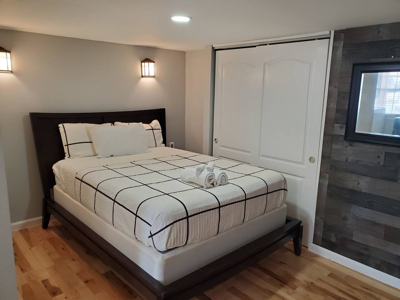 Starlite Studio- Quaint Space, Easy Walk to Trop!