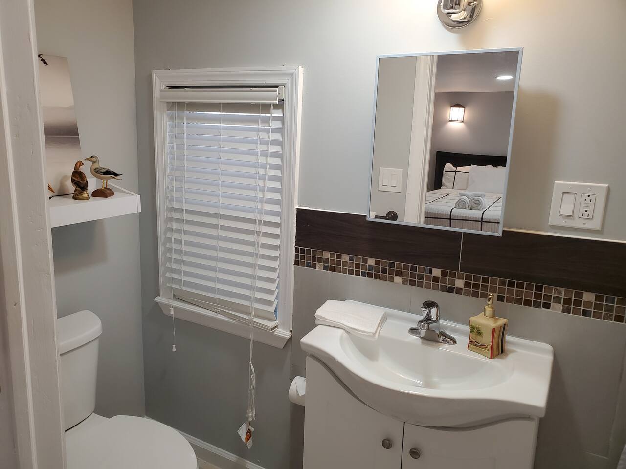 Starlite Studio- Quaint Space, Easy Walk to Trop!