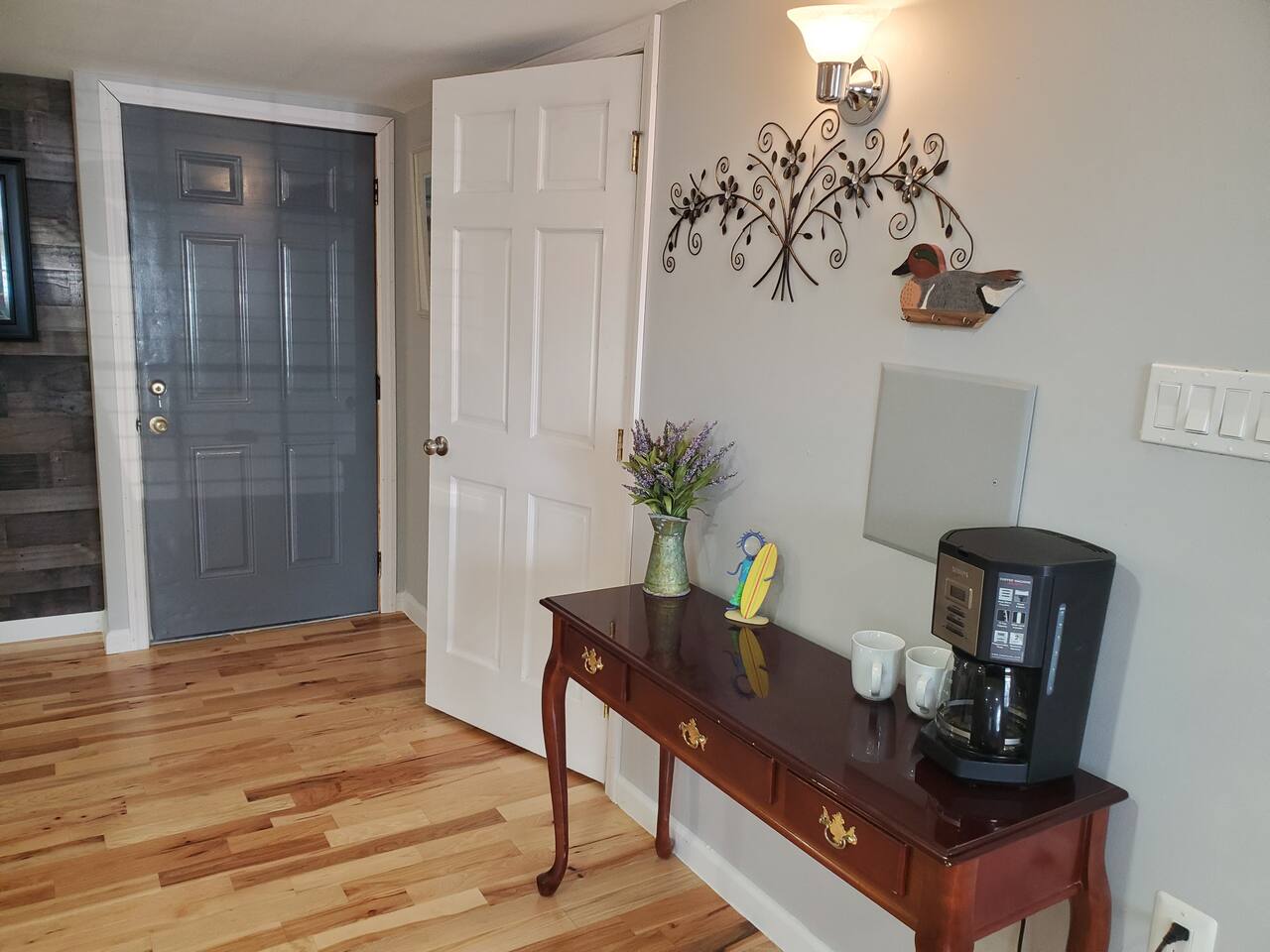 Starlite Studio- Quaint Space, Easy Walk to Trop!