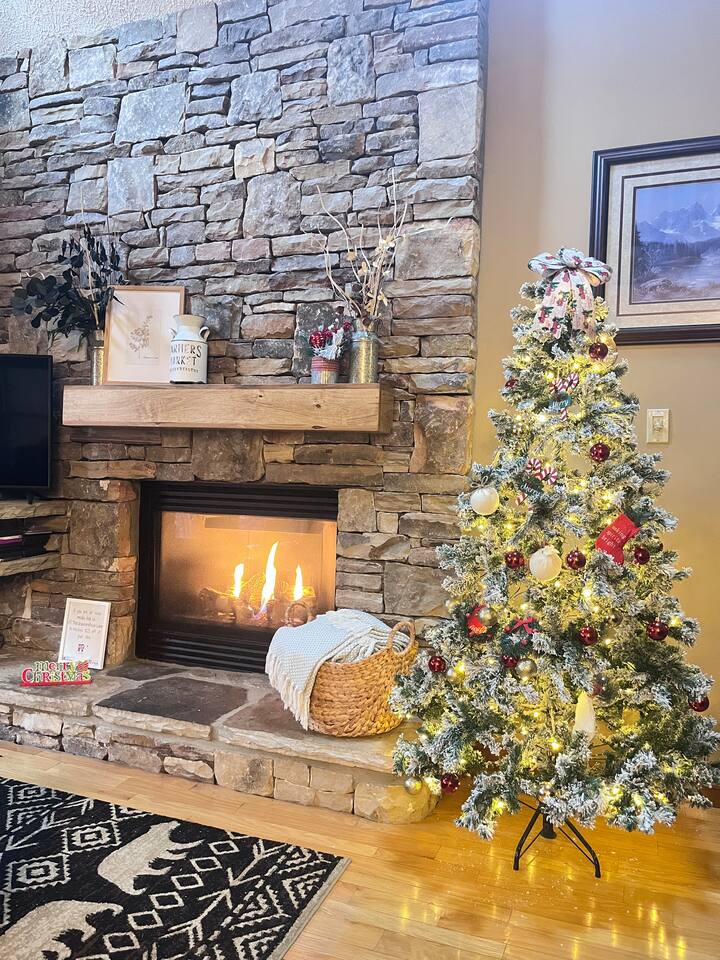 Hot Tub | Game Room | 4BR Cabin Near Dollywood! — Pigeon Forge — vacation rental